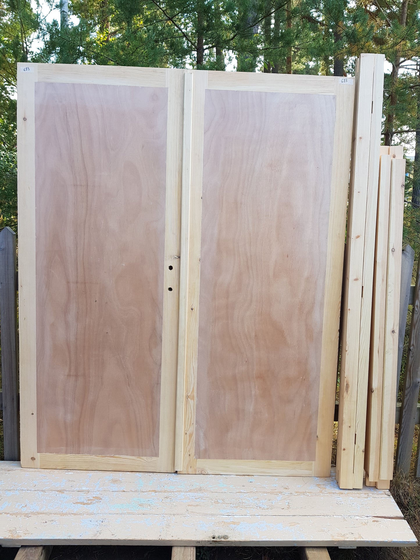 ART 683 Nytillverkad pardörr i gammal stil Mått B160 x H200 cm Öppnas utåt Handtag på höger sida Pris 15000 kr Tillkommer 1000 kr för gångjärn och låskista