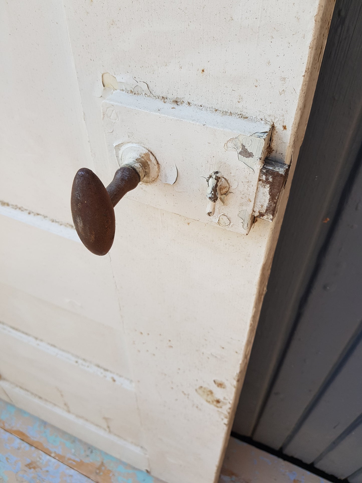 ART 694 B66.5 H154 D4 PRIS 1500KR höger