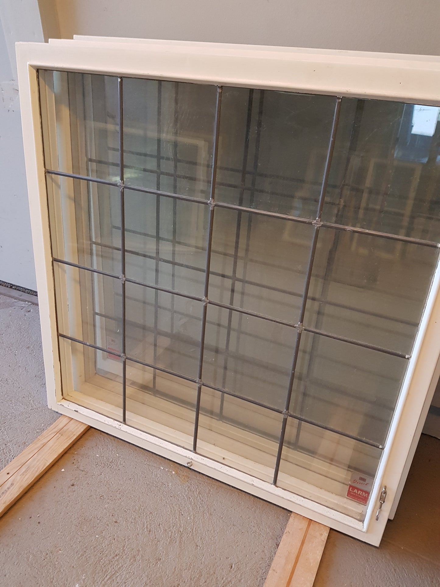 Art 834B b94 h93.5 3st bly infattat 3500 kr st utan karm (Borlänge)