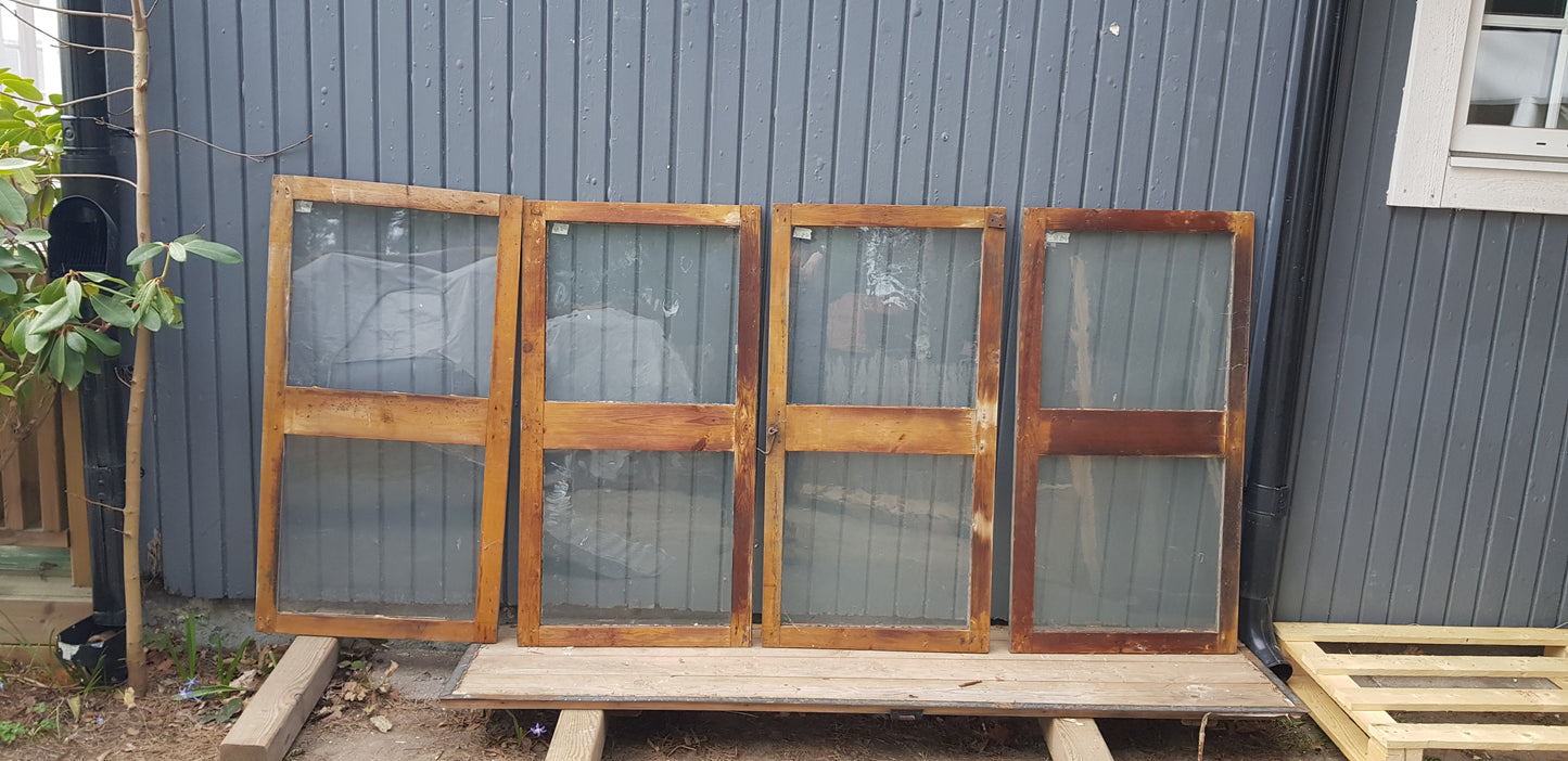 Art 01N  2st kvar  B55.5 H107 D2.5 munblåsta 1000 kr st