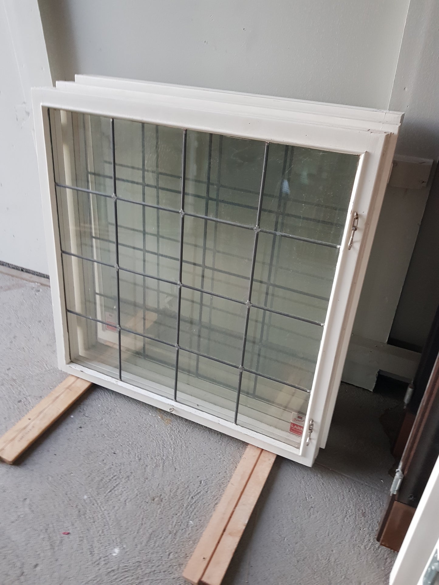 Art 834B b94 h93.5   3st bly infattat 3500 kr st utan karm (Borlänge)