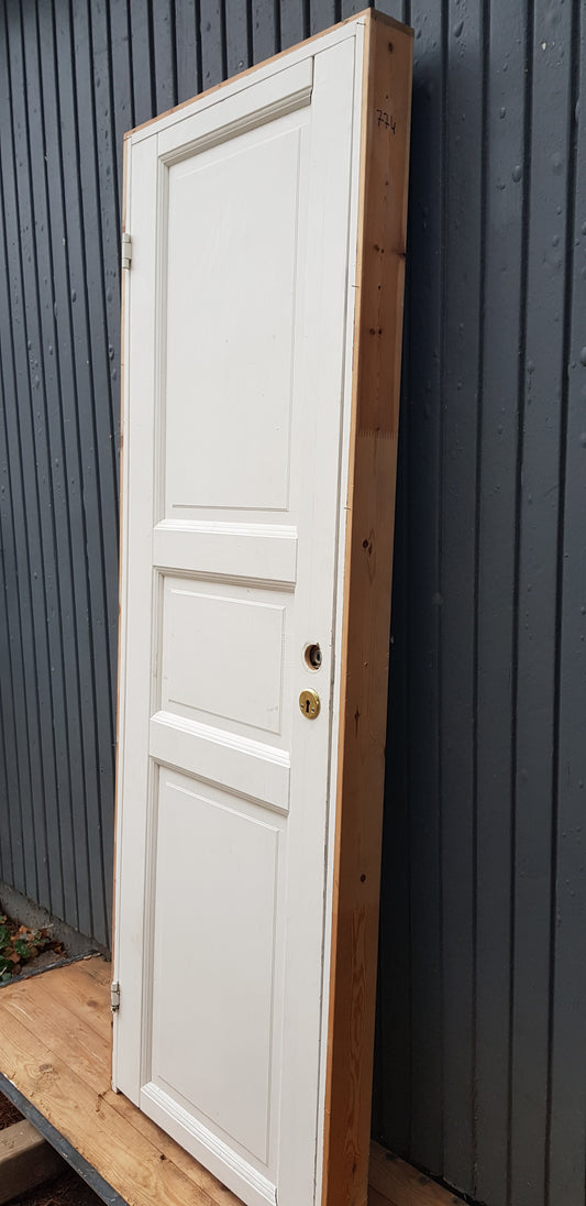 ART 774 B69.5 H200 D9.4 PRIS 2500 KR VÄNSTER