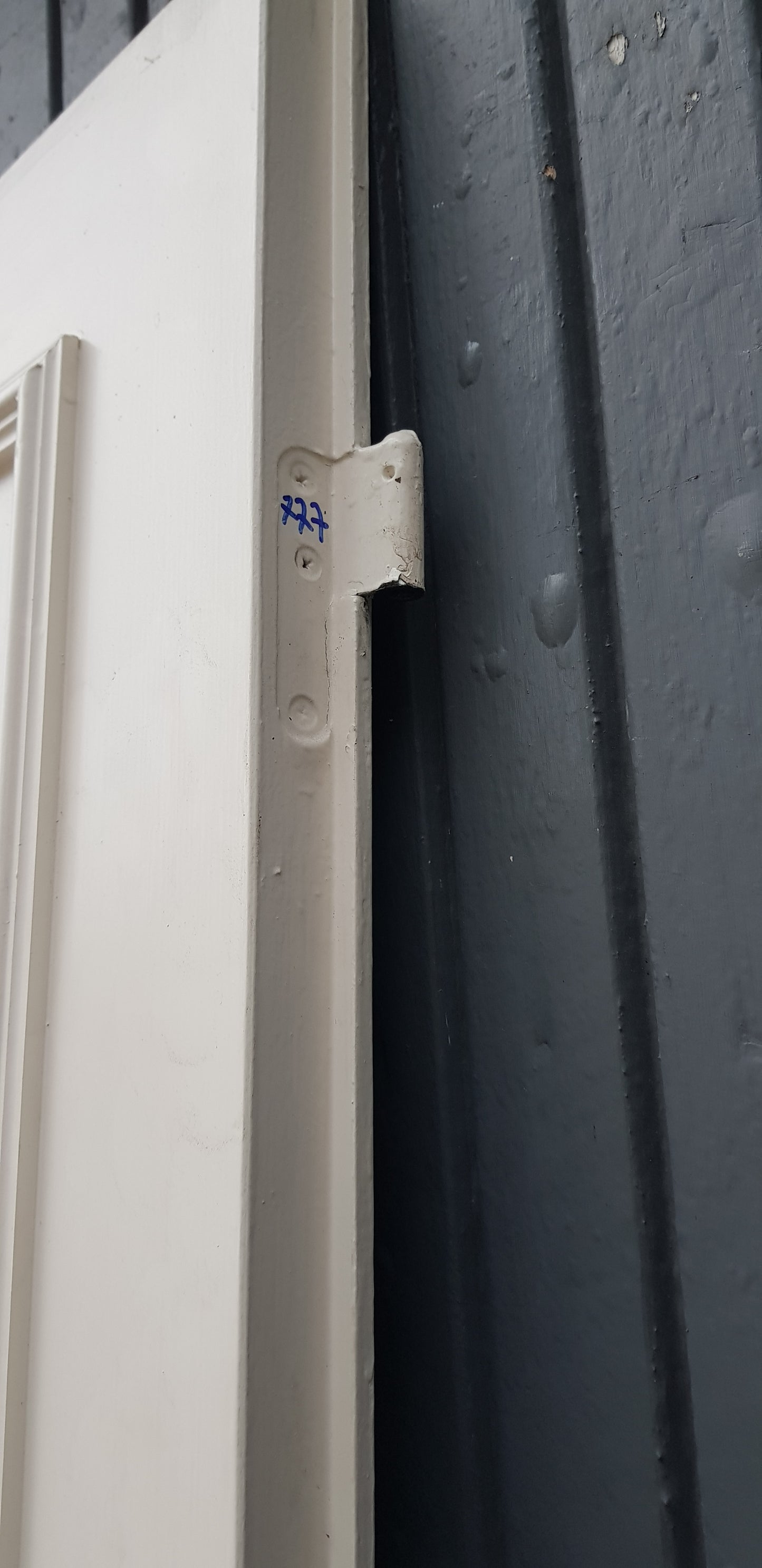 ART 777 B84.5 H202.5 D4 PRIS 2500 KR VÄNSTER