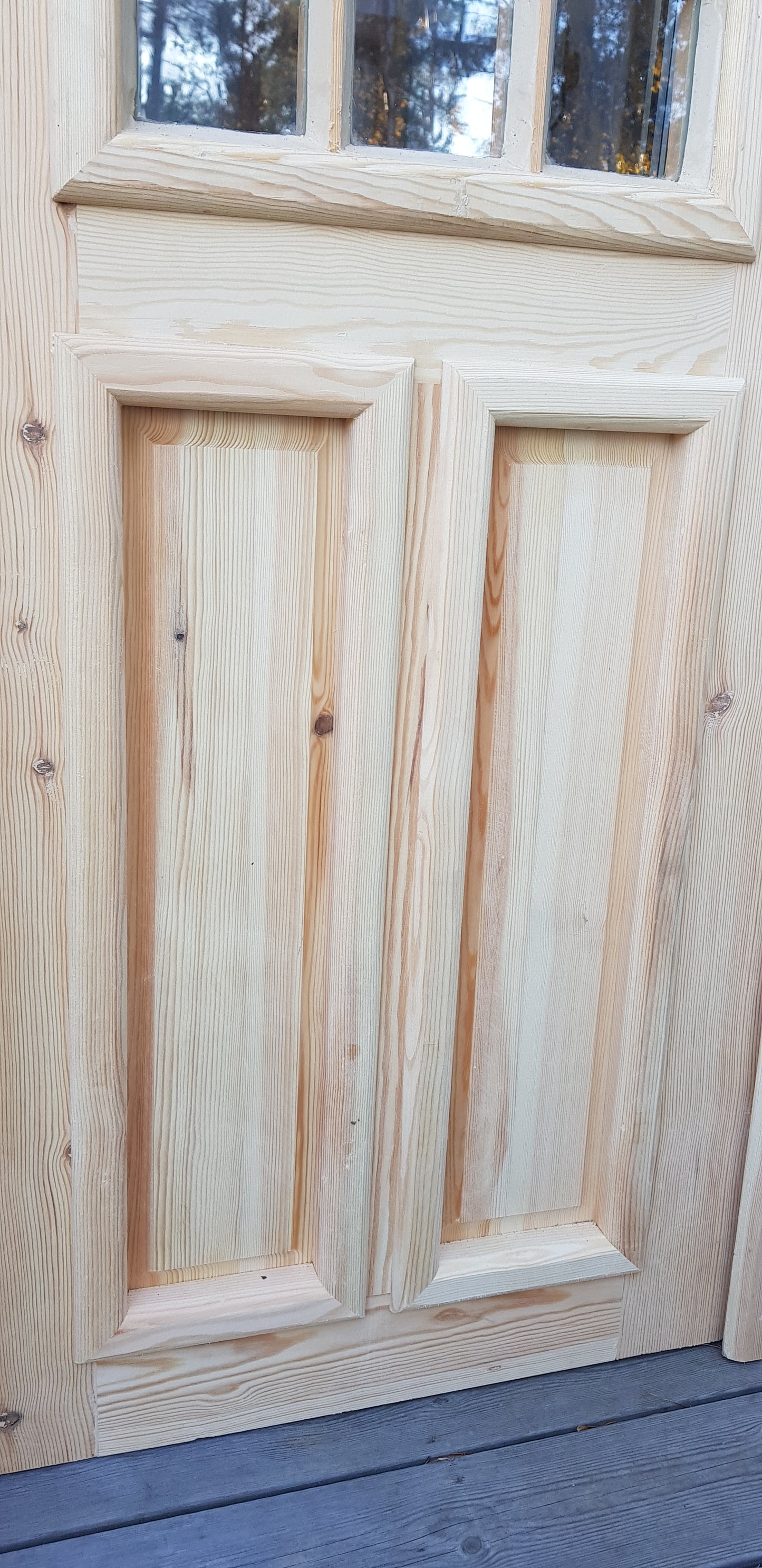 ART 741 - Nytillverkad pardörr i gammal stil Mått B130 x H200 cm Öppnas utåt Handtag på höger sida enkel glas Pris 15000 kr Tillkommer 1000 kr för gångjärn och låskista