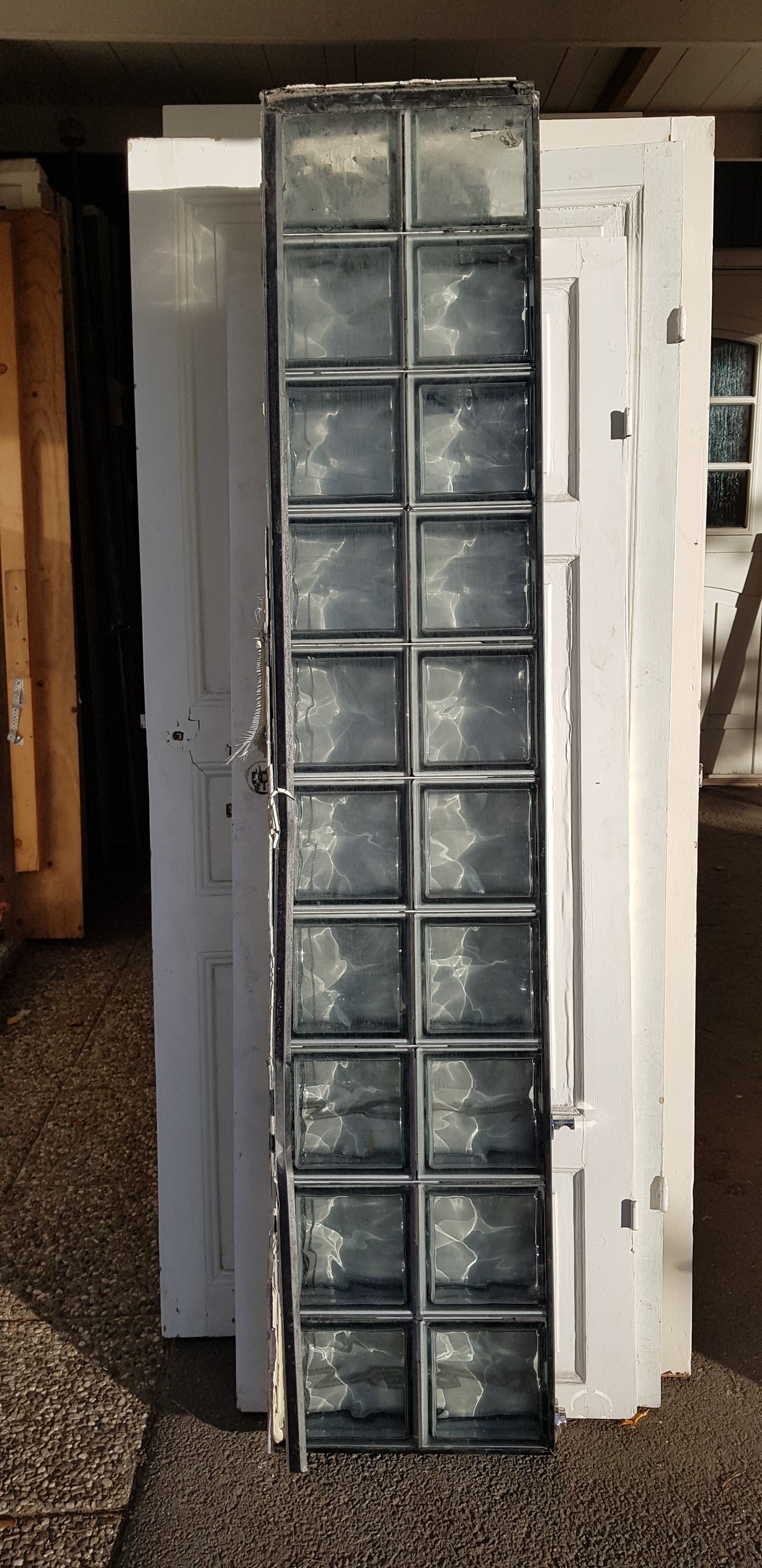 ART 801 B40 H193 D8.5 3GLAS BLOCK 1000 KR en spricka på ena block