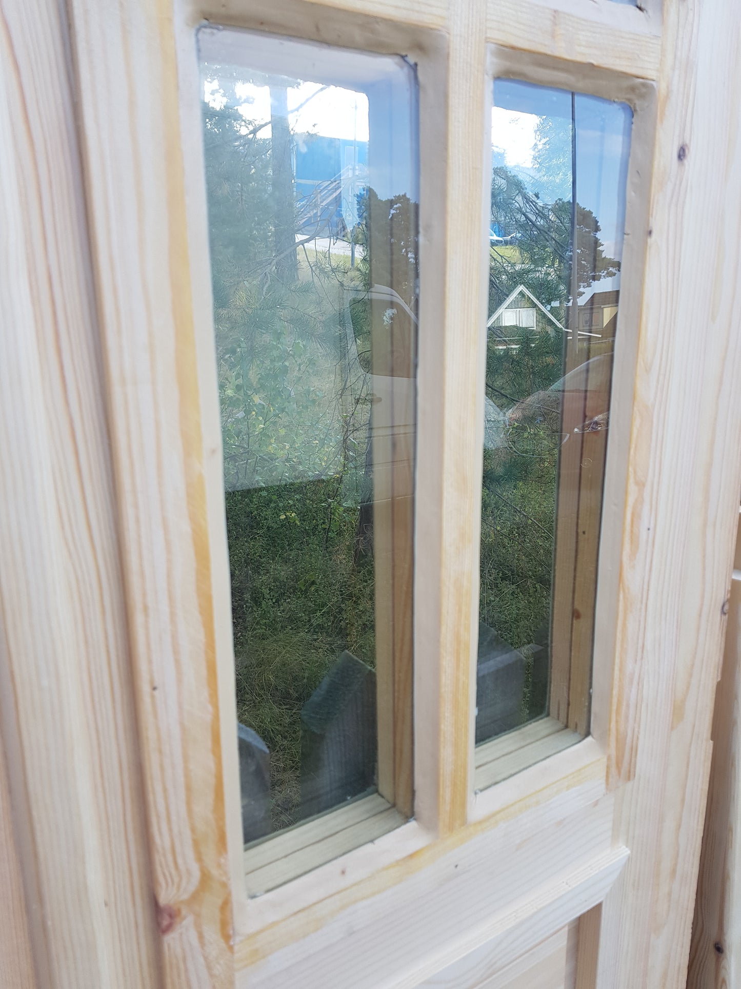 ART 676 Nytillverkad pardörr i gammal stil Mått B120 x H210 cm Öppnas utåt Handtag på höger sida Pris 15000 kr Tillkommer 1000 kr för gångjärn och låskista