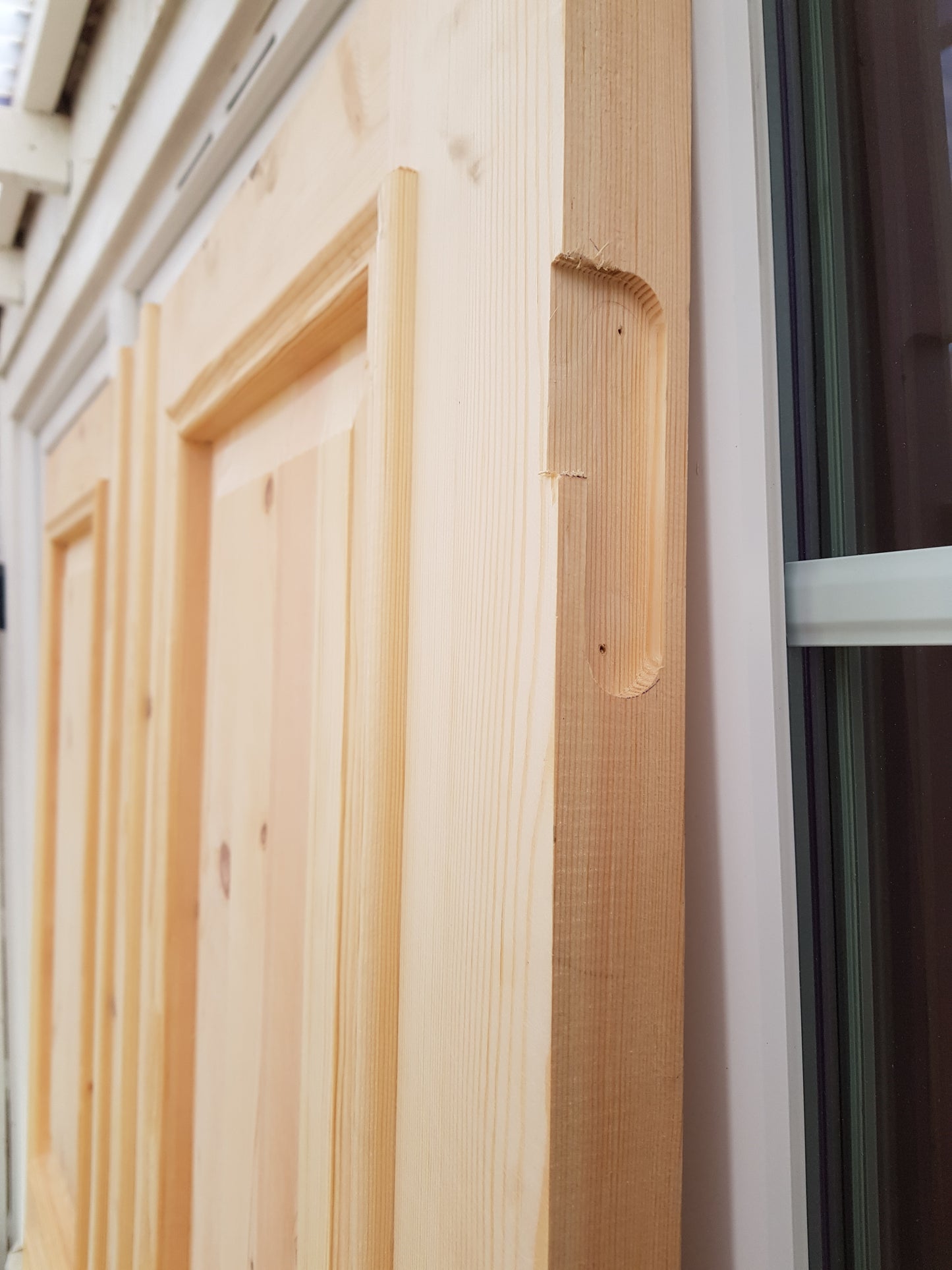ART 721 Nytillverkad pardörr i gammal stil Mått B130 x H210 cm Öppnas utåt Handtag på höger sida Pris 15000 kr Tillkommer 1000 kr för gångjärn och låskista
