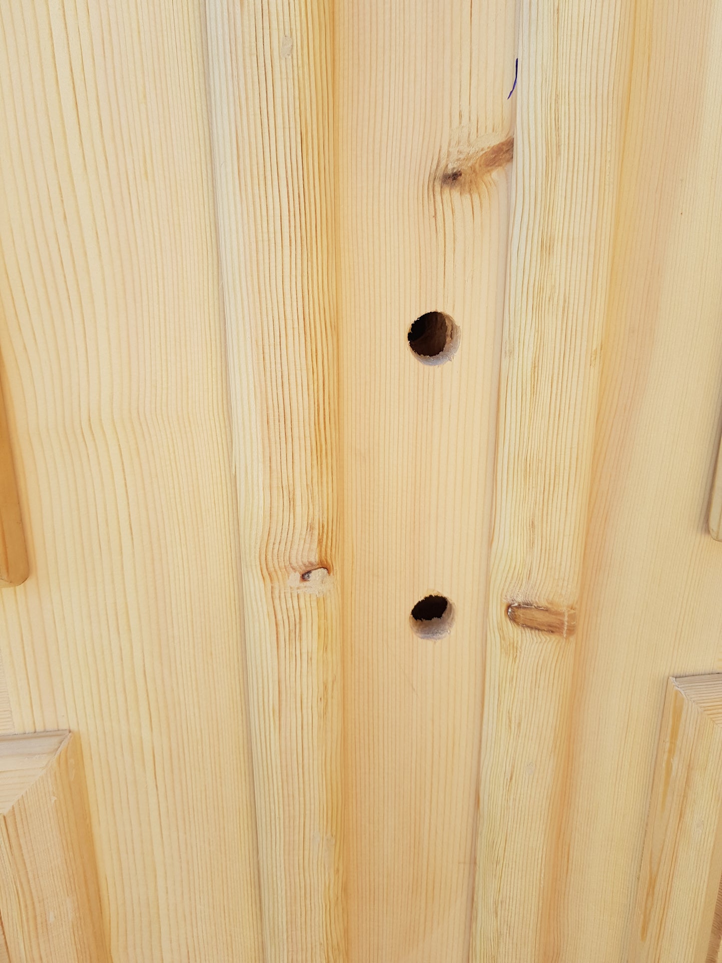 ART 689 Nytillverkad pardörr i gammal stil Mått B140 x H210 cm Öppnas utåt Handtag på höger sida Pris 15000 kr Tillkommer 1000 kr för gångjärn och låskista
