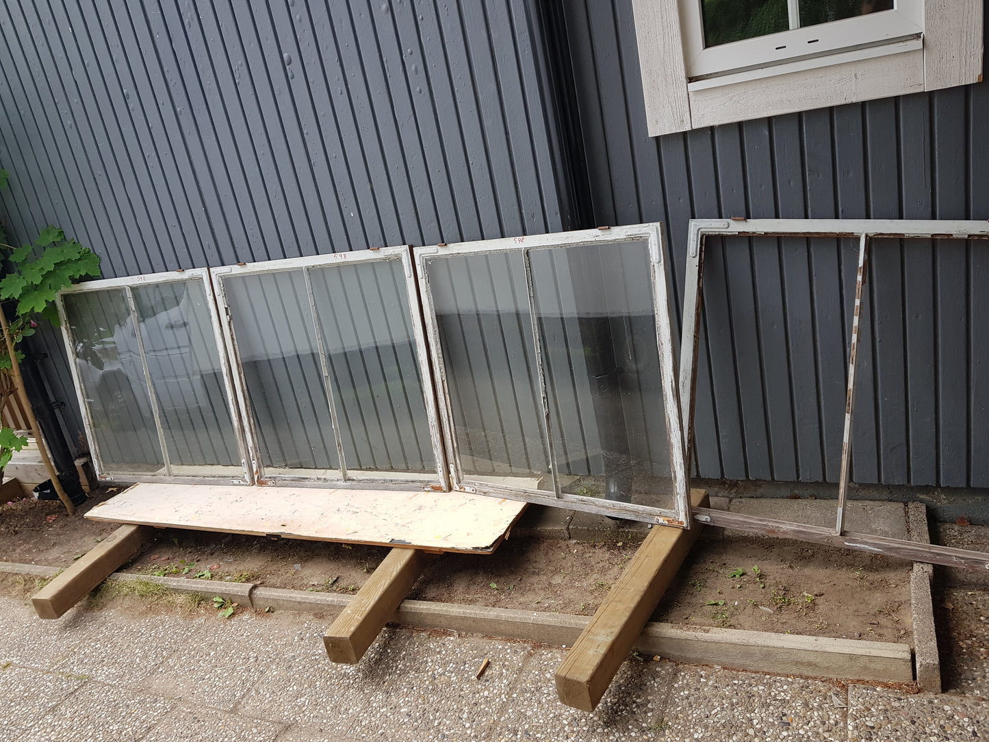 ART 598  3st  B 90 h 90  pris 600 kr st Mun blåst