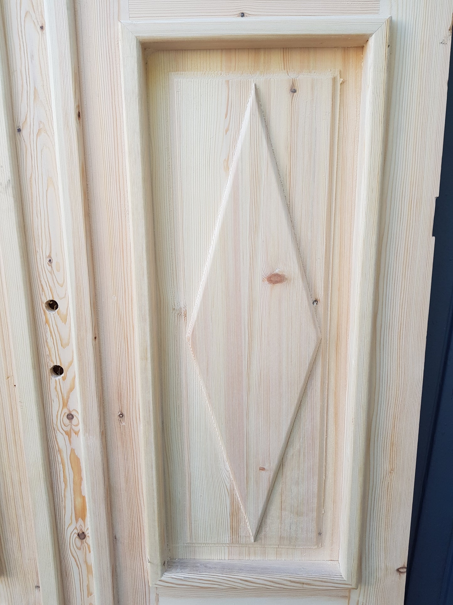 ART 606 Nytillverkad pardörr i gammal stil Mått B120 x H210 cm Öppnas utåt Handtag på höger sida Pris 15000 kr Tillkommer 1000 kr för gångjärn och låskista