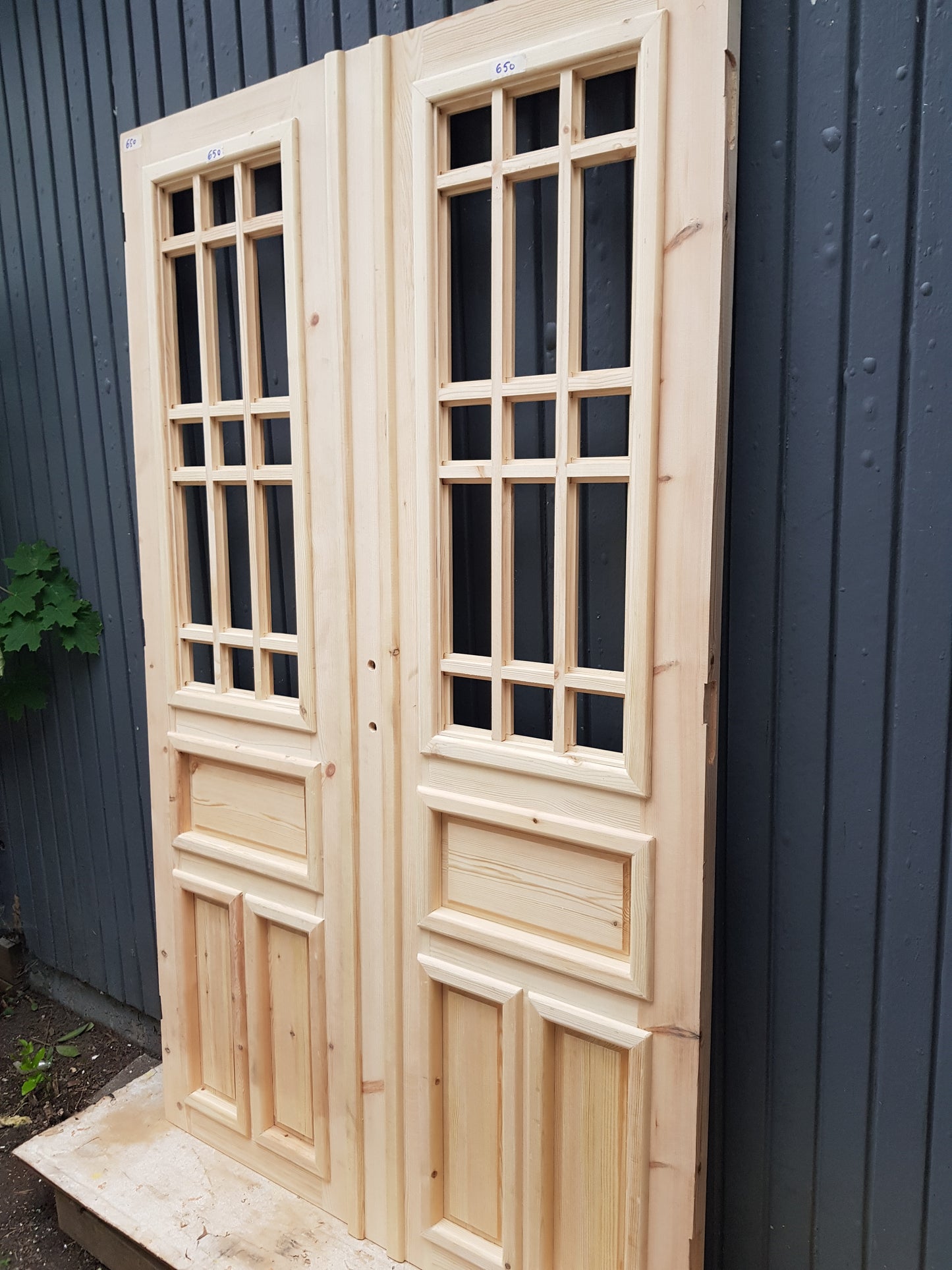 ART 650 Nytillverkad pardörr i gammal stil Mått B130 x H210 cm Öppnas utåt Handtag på höger sida Pris 15000 kr Tillkommer 1000 kr för gångjärn och låskista