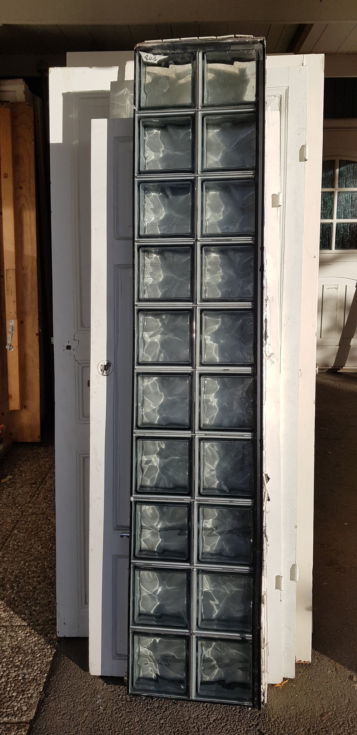 ART 801 B40 H193 D8.5 3GLAS BLOCK 1000 KR en spricka på ena block