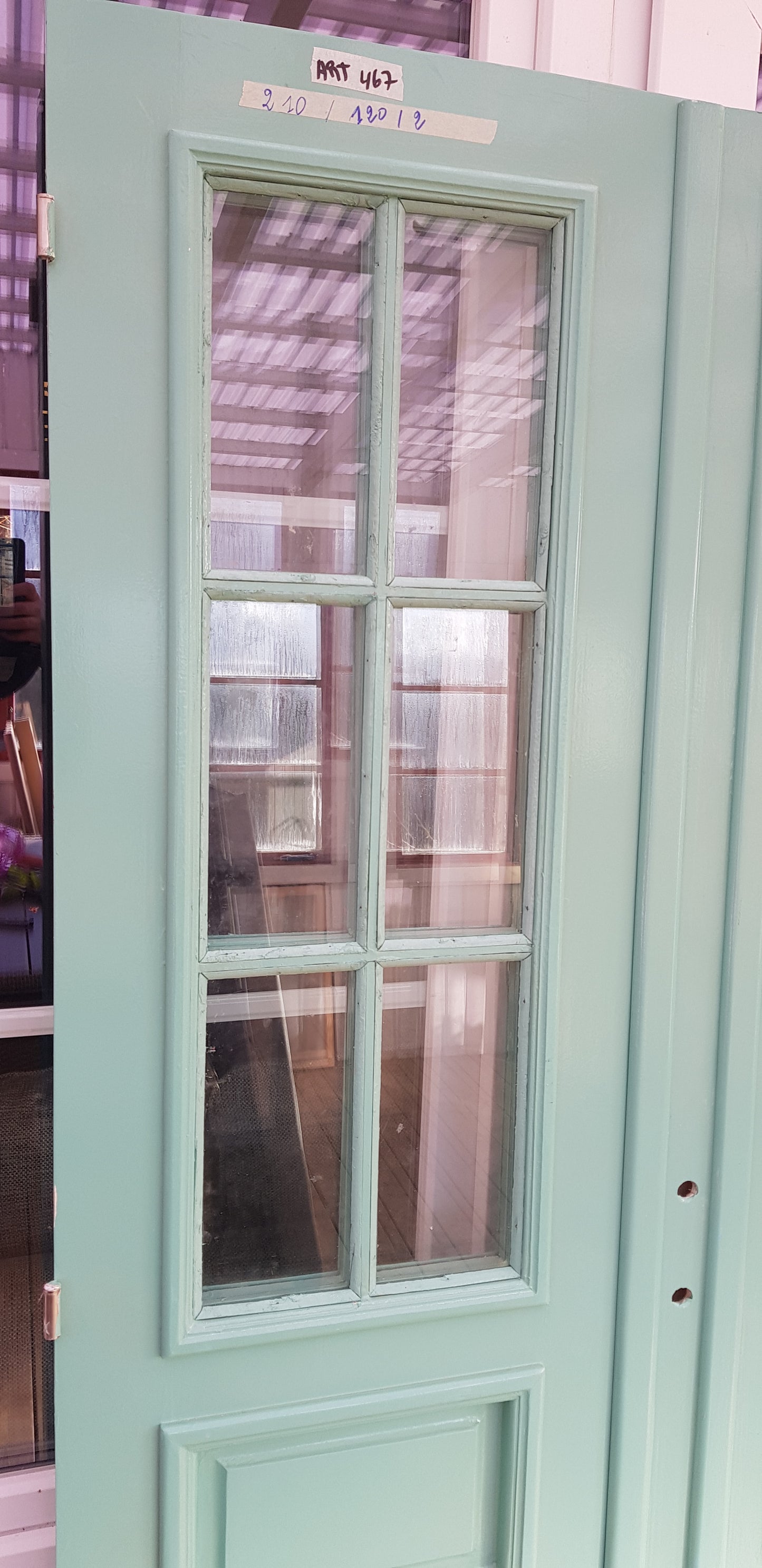 ARTIKELNUMMER 467 Nytillverkade pardörrar med dubbelglas i gammal stil inkl karm, möjlighet att ta bort lister runt glas för att kunna kitta fönstren yttermått: Bredd 120 cm Höjd 210 cm Djup dörrblad 4.5 cm pris: 16000 kr