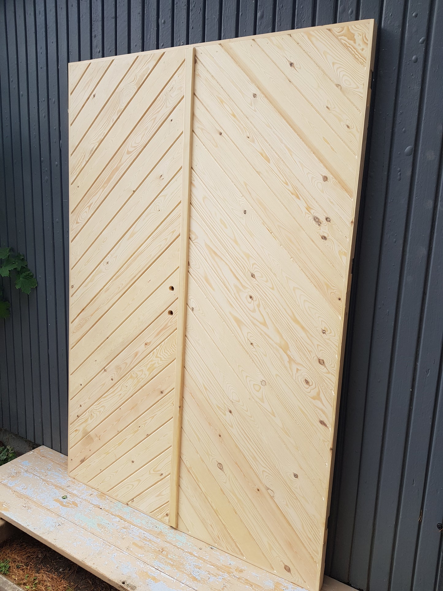 ART 723 - Nytillverkad pardörr i gammal Mått B145 x H210 cm Öppnas utåt Handtag på höger sida Dubbel glas Pris 17000 kr Tillkommer 1000 kr för gångjärn och låskista