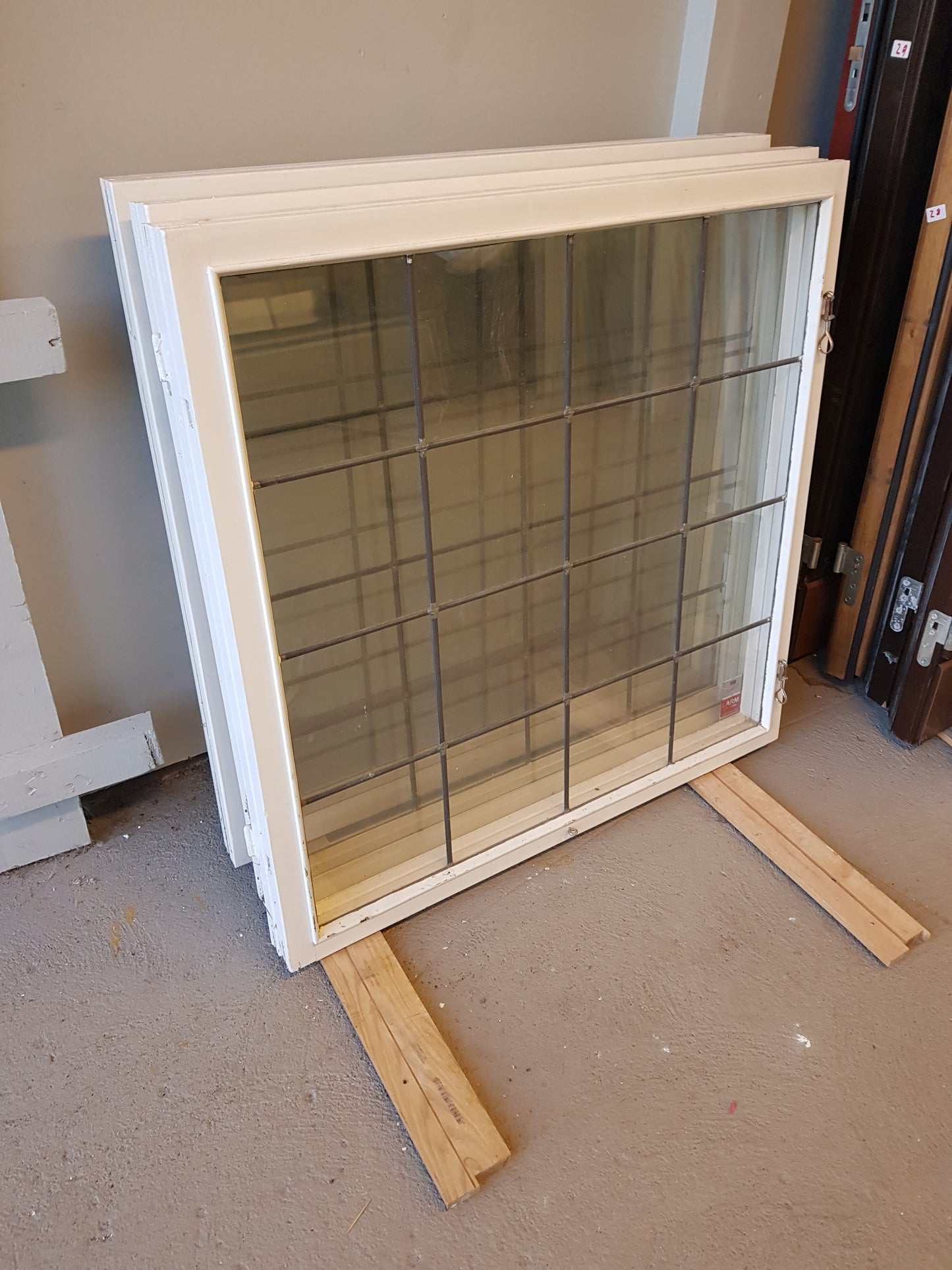 Art 834B b94 h93.5   3st bly infattat 3500 kr st utan karm (Borlänge)