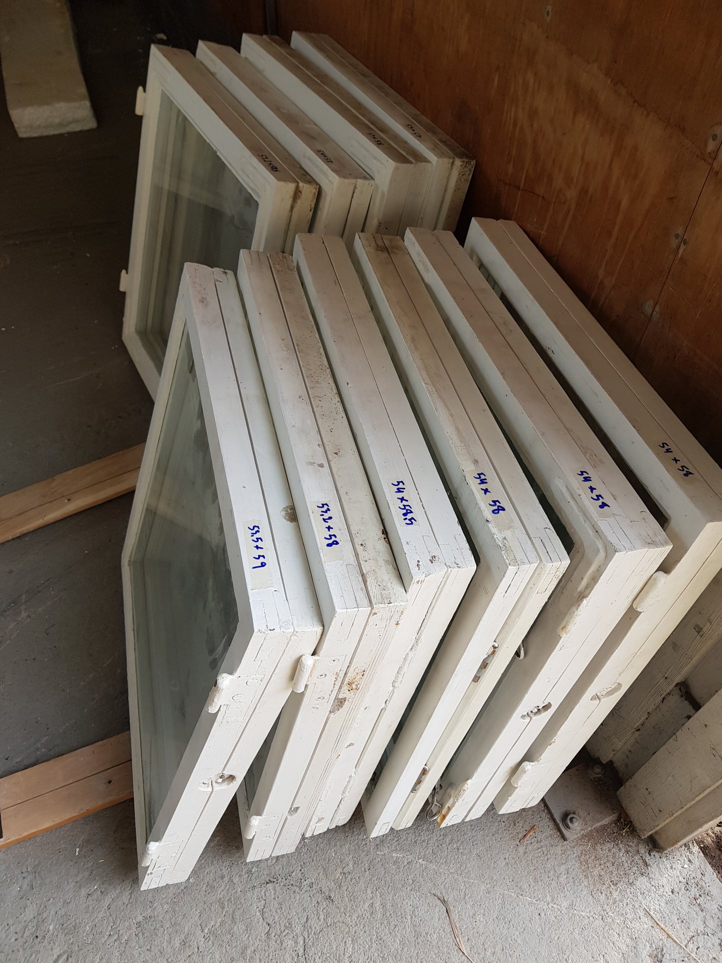 art 851 9st gamla fönster utan karm B53 H58 1500kr st (Borlänge)