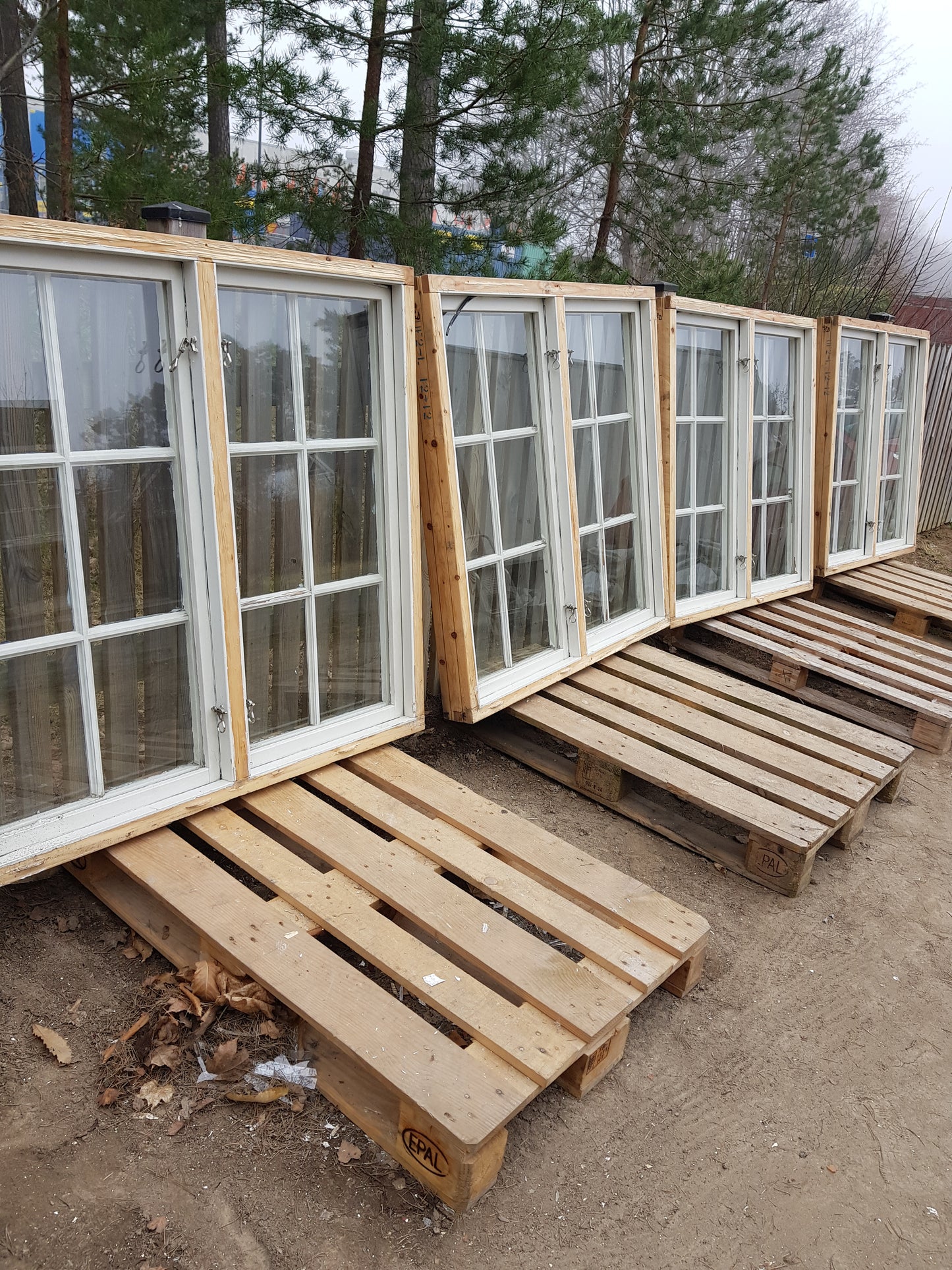 Art 02D 4st B118.5 H118.5 D10.5 kopplade med äkta spröjs 4000 kr per st.