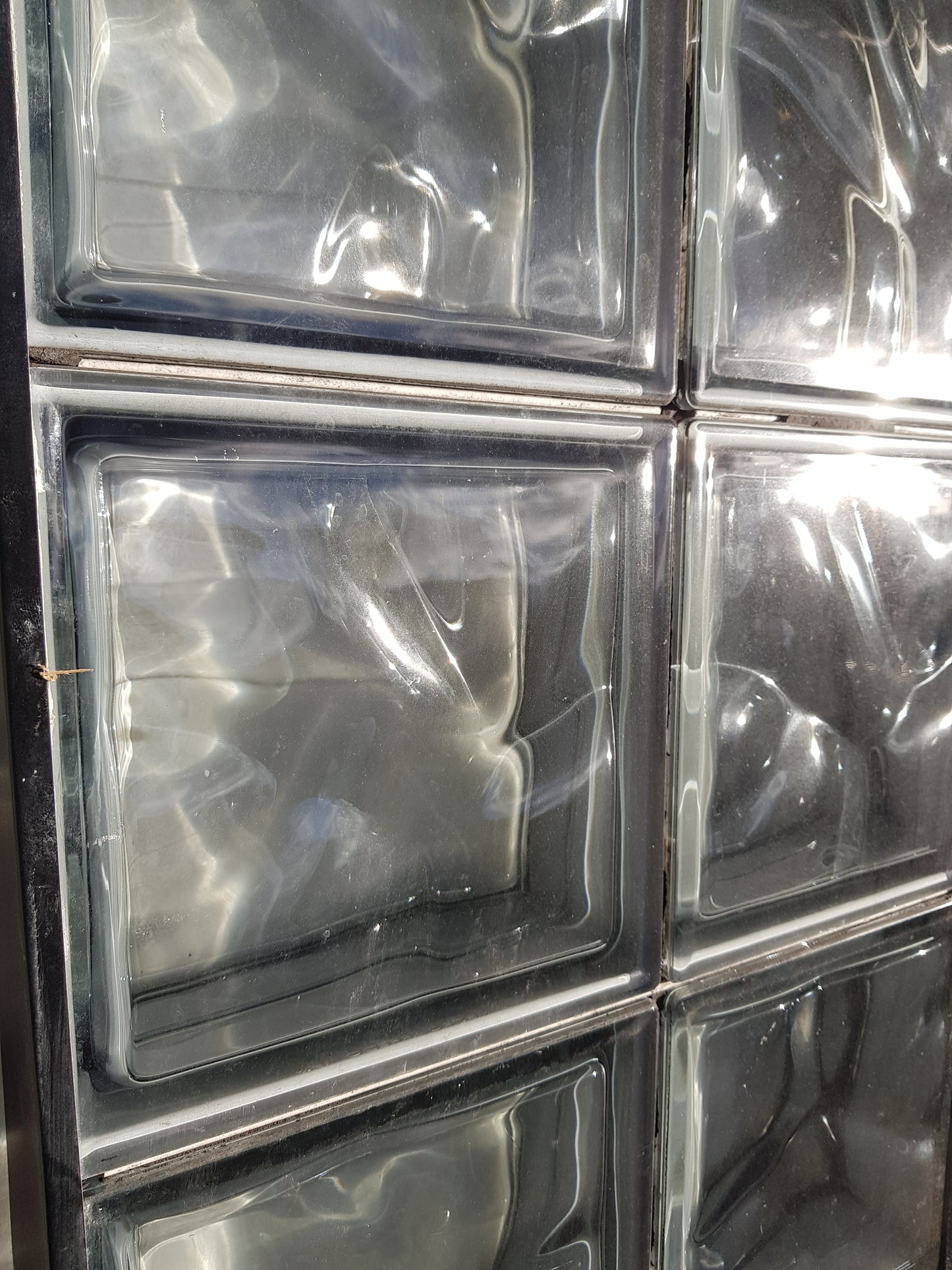 ART 801 B40 H193 D8.5 3GLAS BLOCK 1000 KR en spricka på ena block
