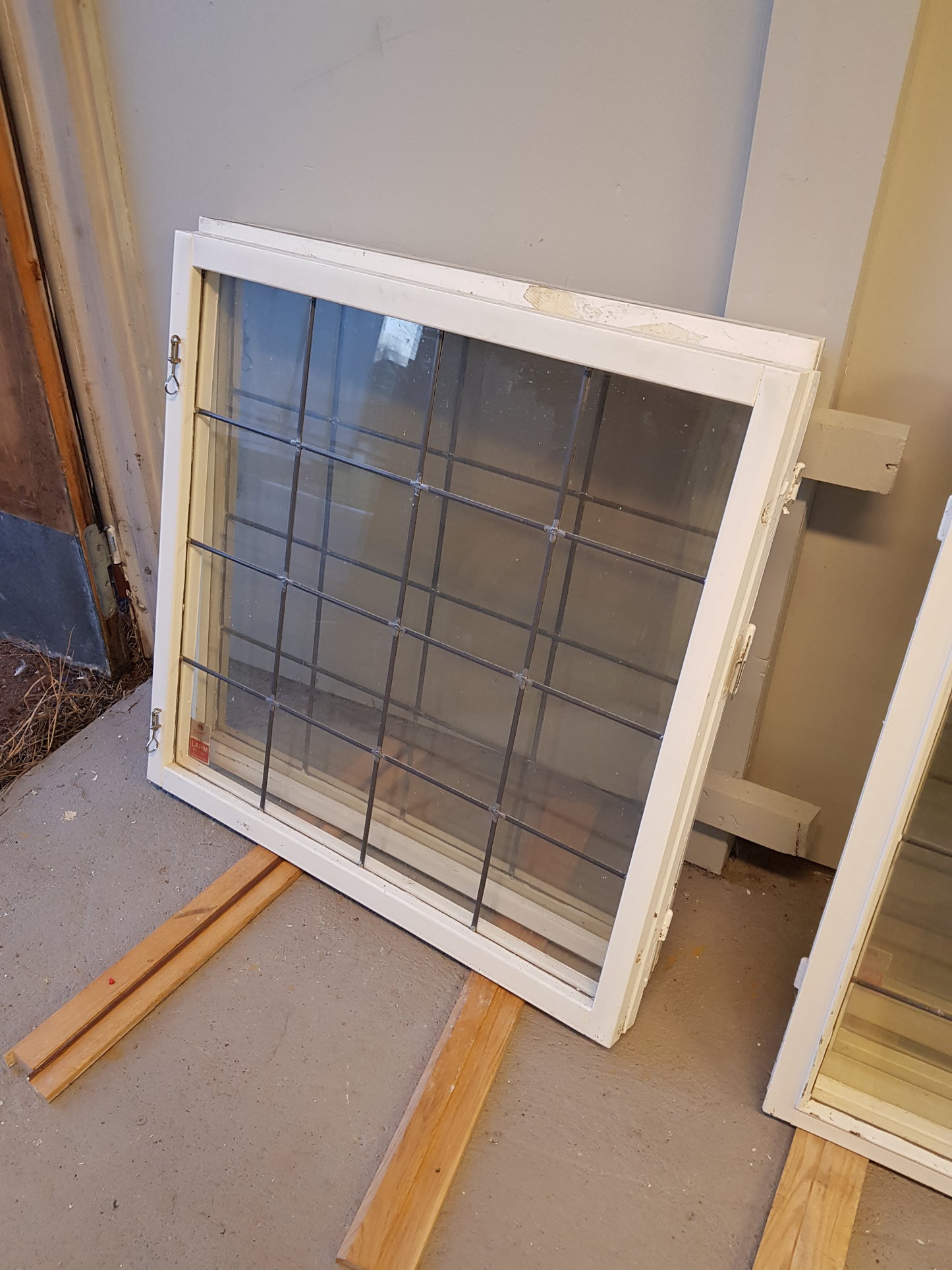 Art 834A b94 h92.2 2st 3500 kr st utan karm (Borlänge)