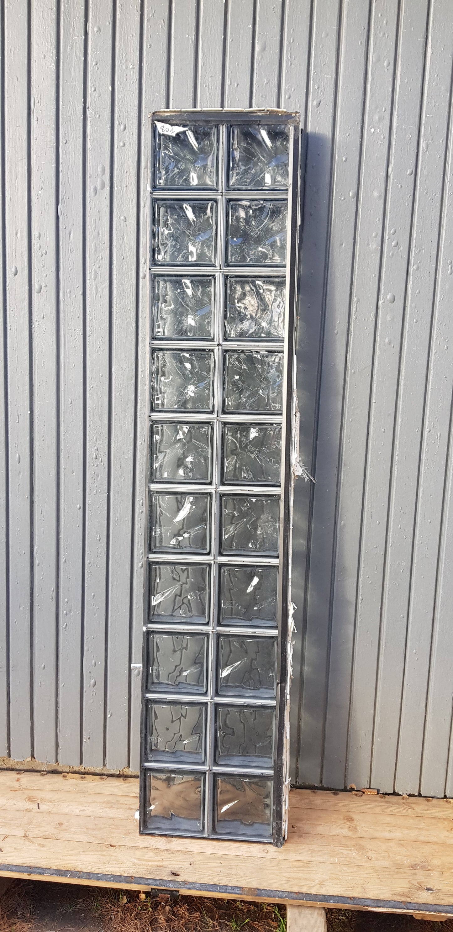 ART 801 B40 H193 D8.5 3GLAS BLOCK 1000 KR en spricka på ena block