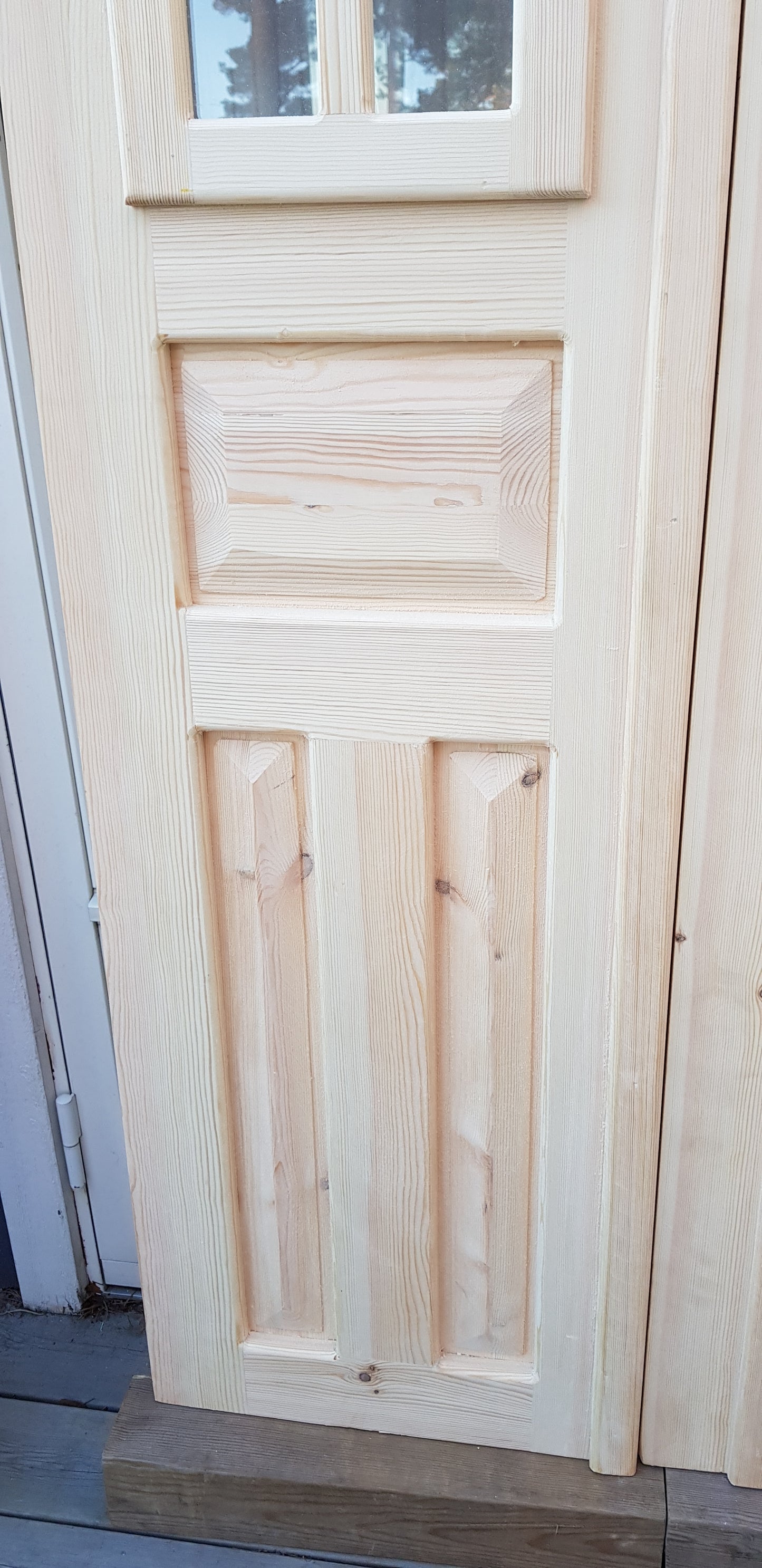 ARTIKELNUMMER 471 Nytillverkade obehandlade pardörrar med dubbelglas i gammal stil inkl karm karmyttermått Bredd 110 cm Höjd 210 cm Djup dörrblad 4,5 cm Pris: 15000 kr Tillkommer 1000 kr för gångjärn och låskista om man väljer det