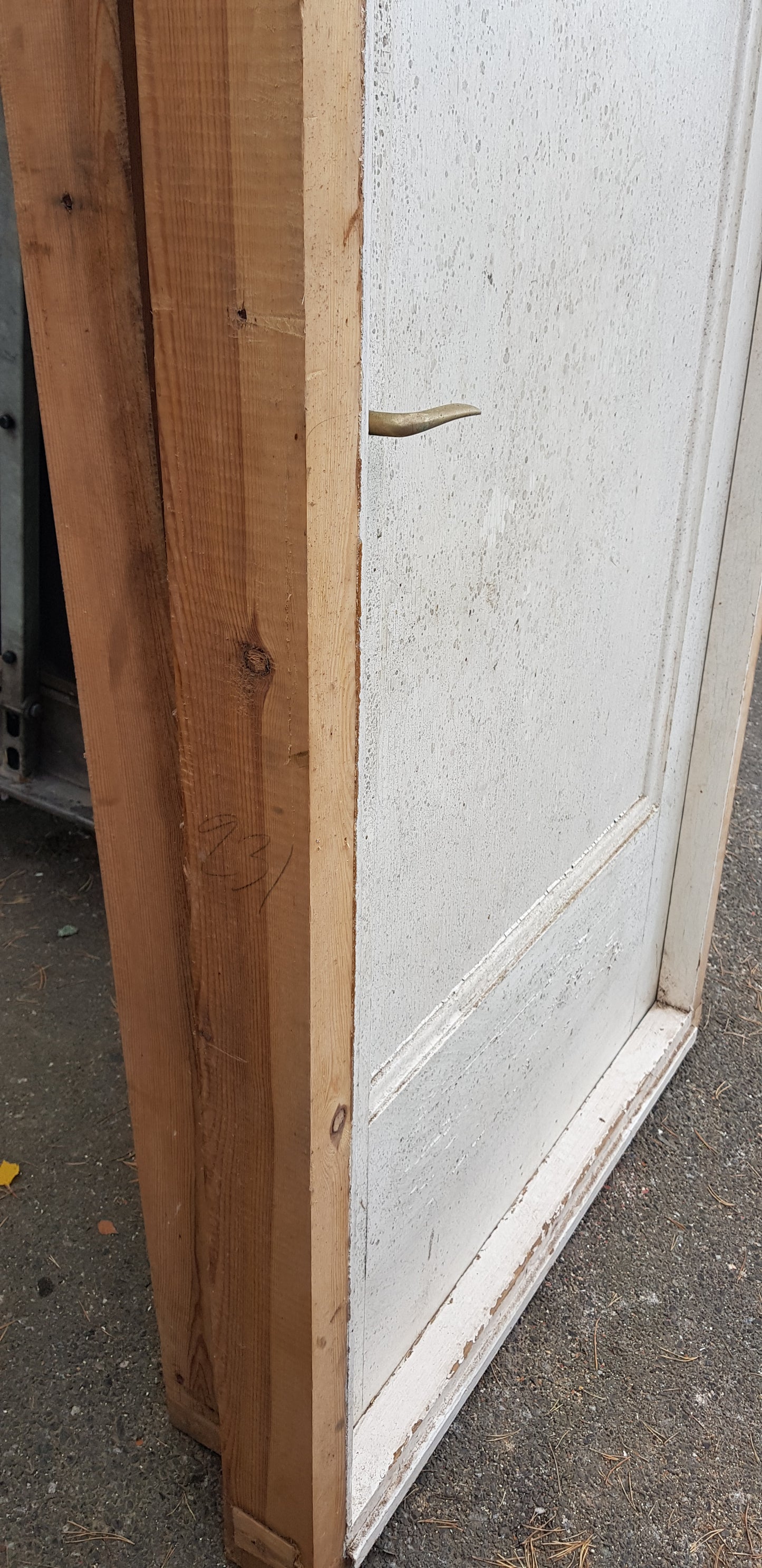 ARTIKELNUMMER 198  Vänsterhäng ytterdörr   Mått: B 98 H 219 D 10 pris 2500 kr
