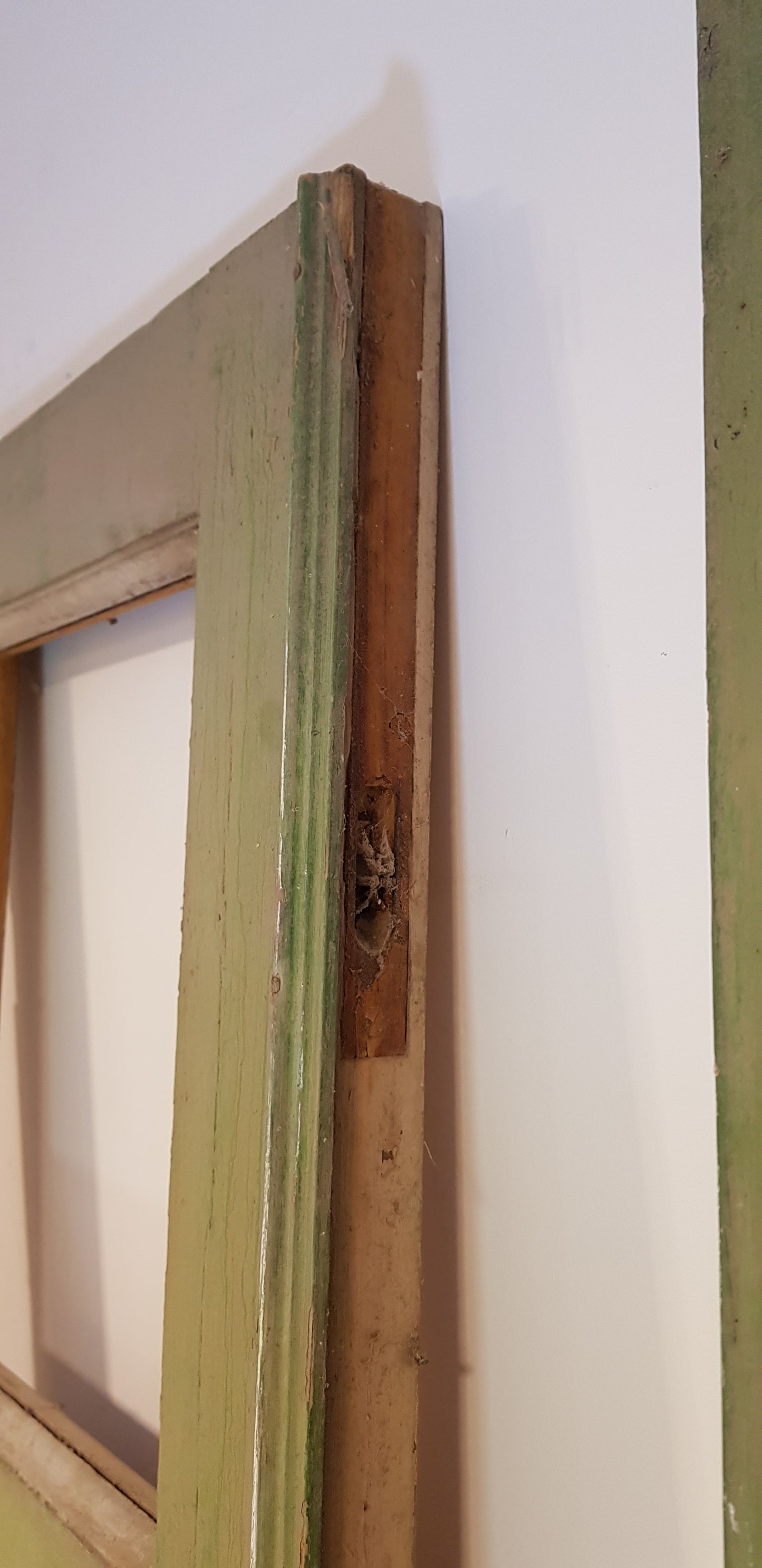 *Härlig och fin Antik pardörr komplett med nytillverkad karm Mått utan karm Bredd 49+59 cm Höjd 194 cm Djup dörrblad 4.5 cm Mått med karm: Bredd 118 cm Höjd 204 cm Djup 10 cm Pris pardörr: 9000 kr Pris nytillverkad karm: 1500 kr ARTIKELNUMMER 192