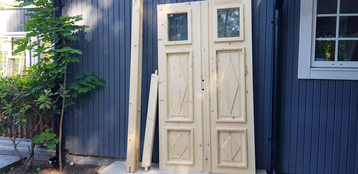 ART 605 Nytillverkad pardörr i gammal stil Mått B120 x H210 cm Öppnas utåt Handtag på höger sida Pris 15000 kr Tillkommer 1000 kr för gångjärn och låskista