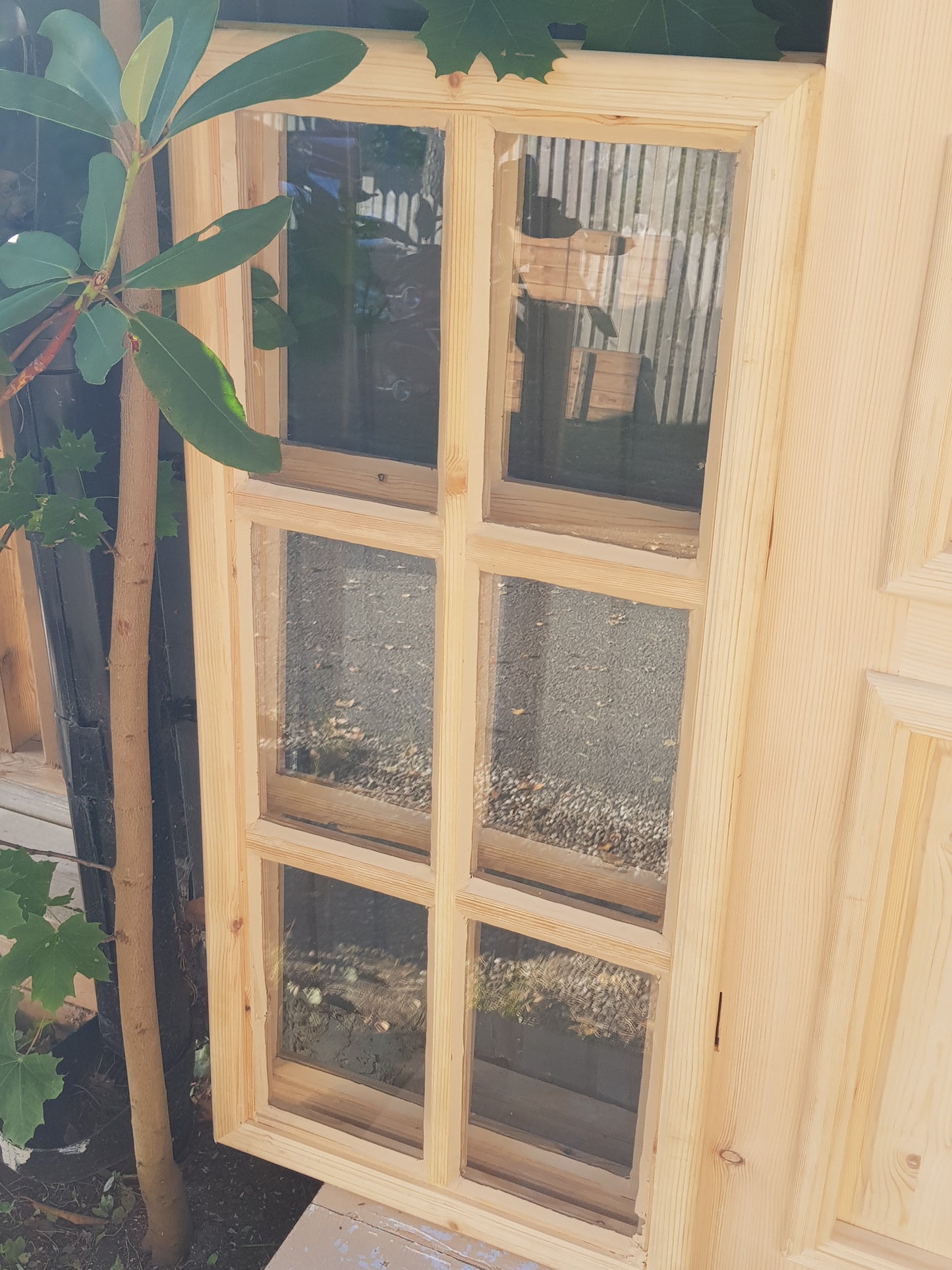 ART 689 Nytillverkad pardörr i gammal stil Mått B140 x H210 cm Öppnas utåt Handtag på höger sida Pris 15000 kr Tillkommer 1000 kr för gångjärn och låskista