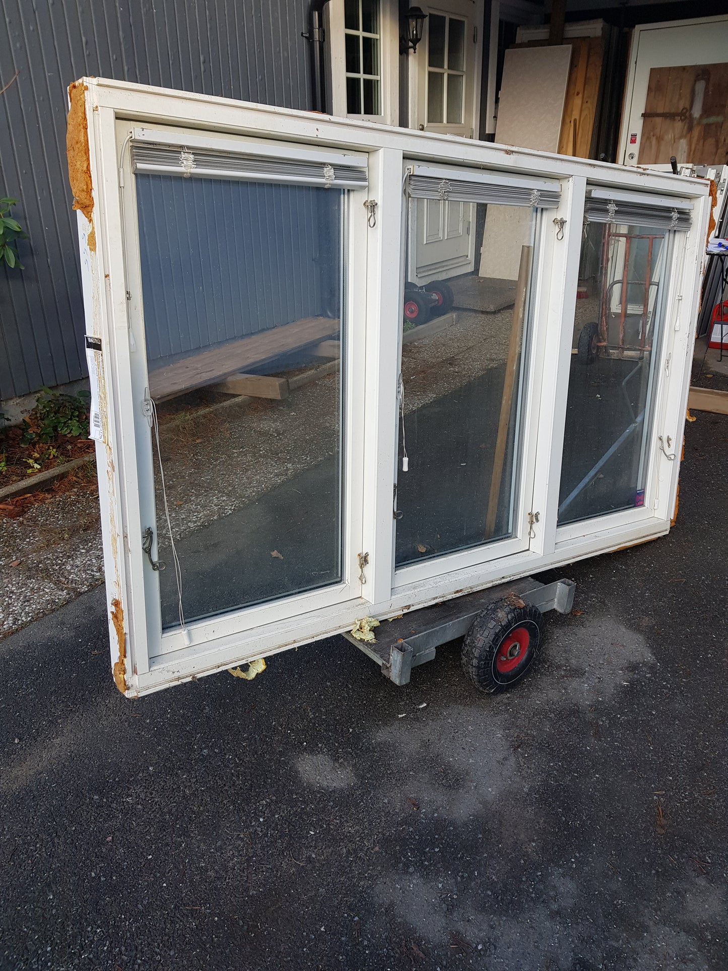 ART 555 B 195 H 117 PRIS 6500 KR 3glas mockfjärd