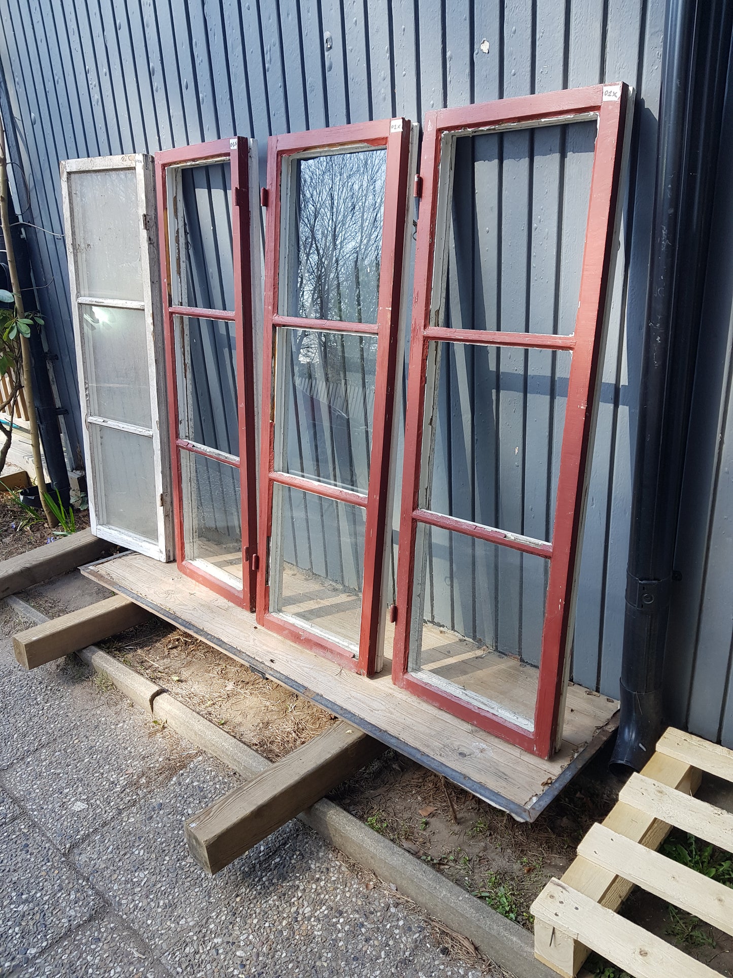 Art 01X 4st B46.5 H137.5 D6.5 kopplade 900 st äkta spröjs några rutor är trasiga.