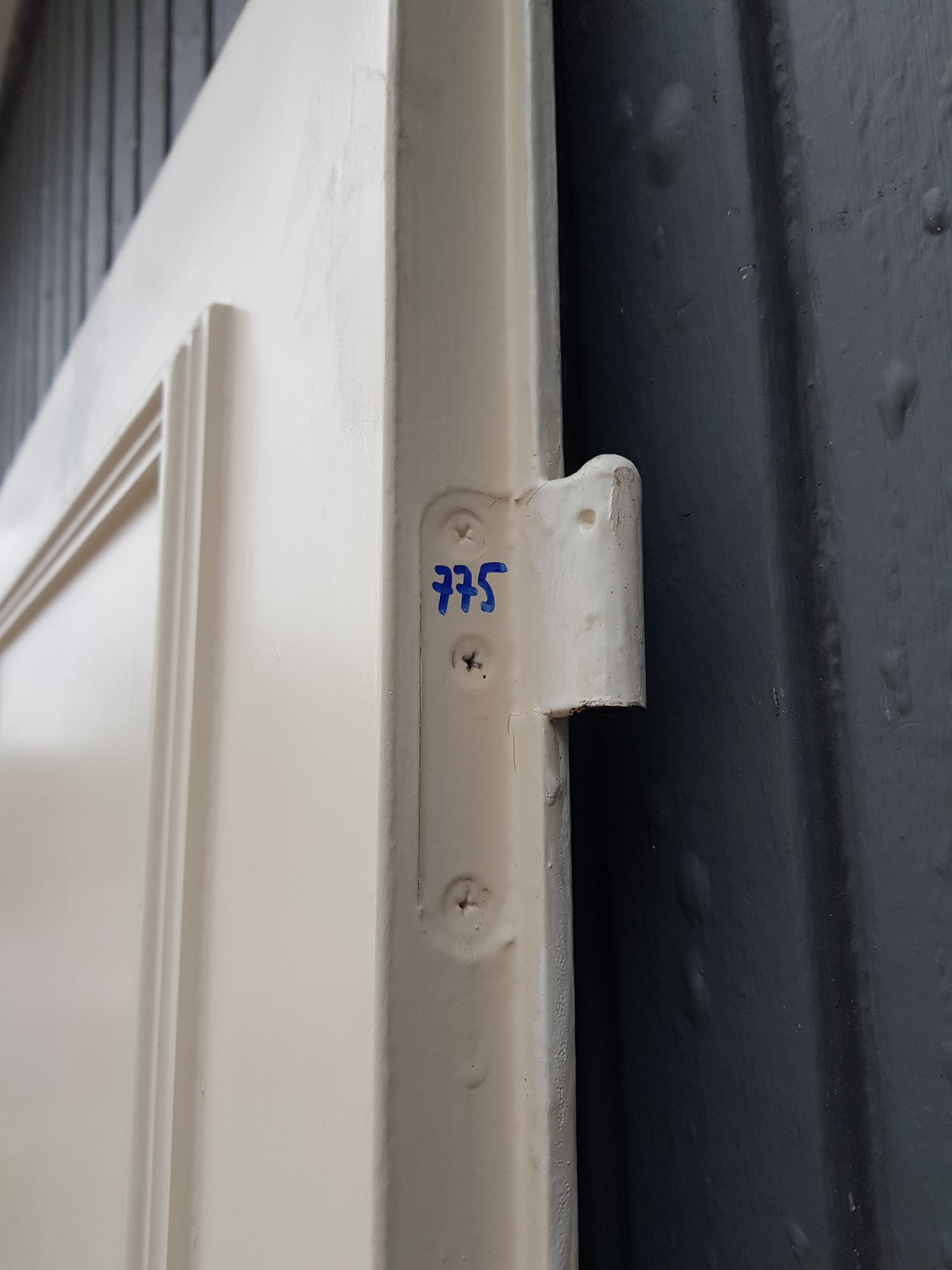 ART 775 B84.5 H202.5 D4 PRIS 2500 KR VÄNSTER