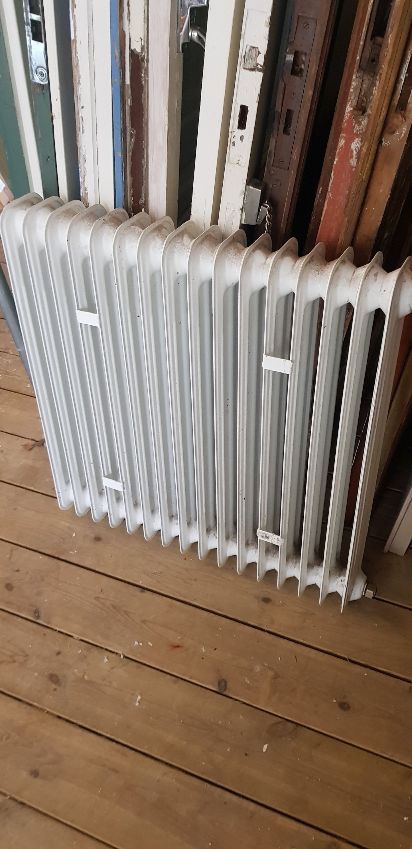 ARTIKELNUMMER 434 Fint gammal Element/Radiator B 75 H 75 D 13 Pris 2000 KR
