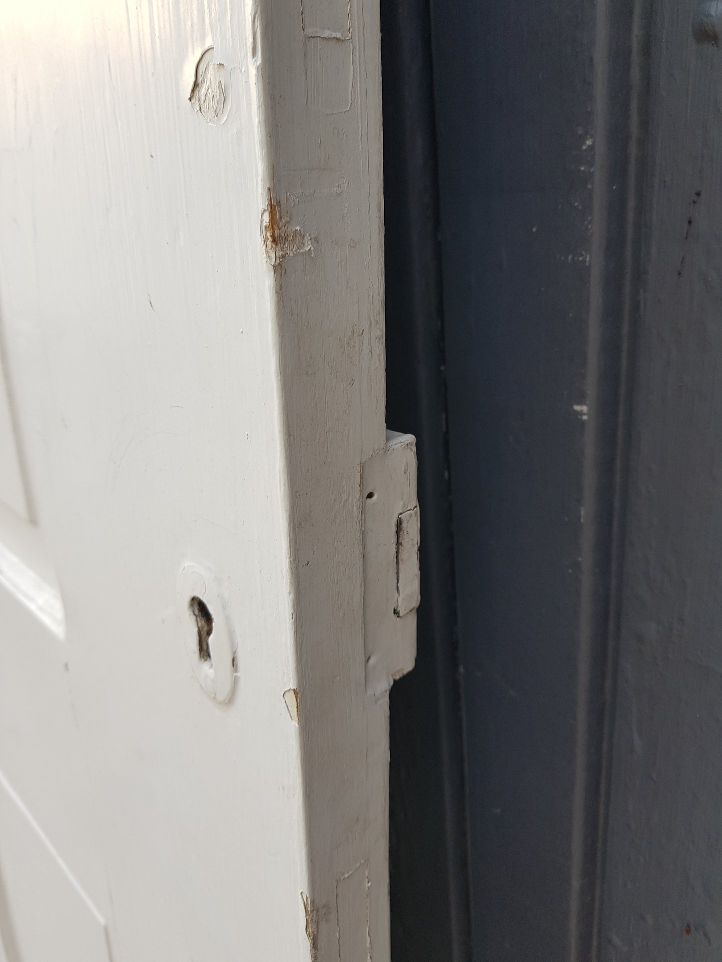 ART 697 B61 H184.5 D3 PRIS 2000 kr vänster