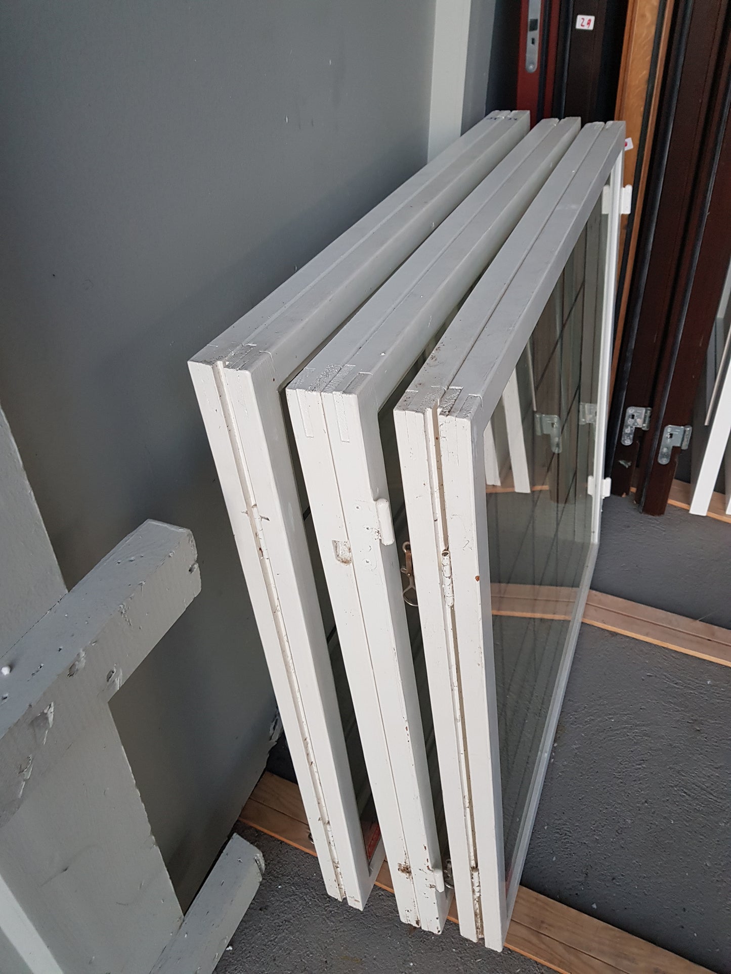 Art 834B b94 h93.5   3st bly infattat 3500 kr st utan karm (Borlänge)