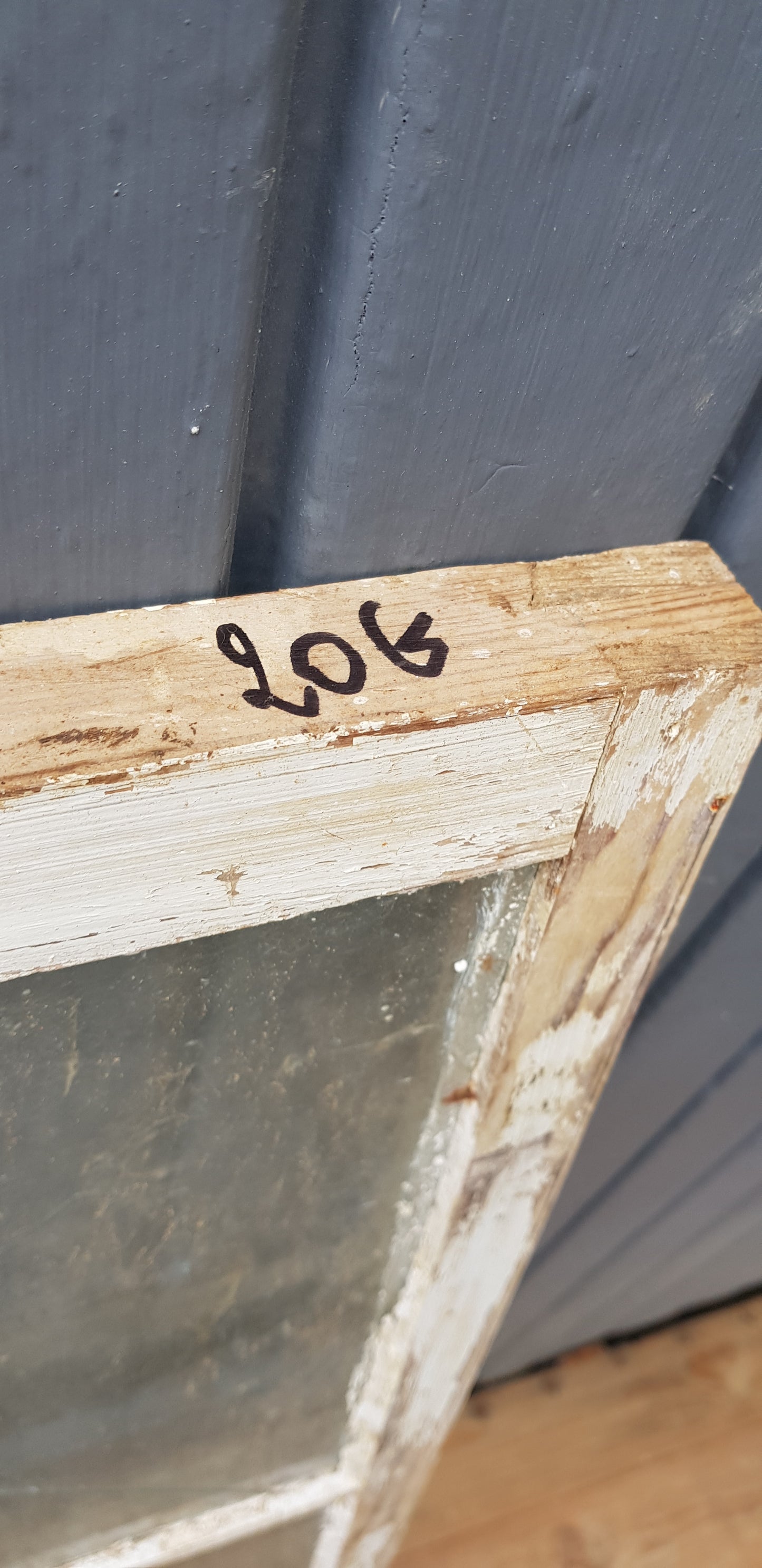 Art  20G  b41.5 xh106  gammalt glas 600kr
