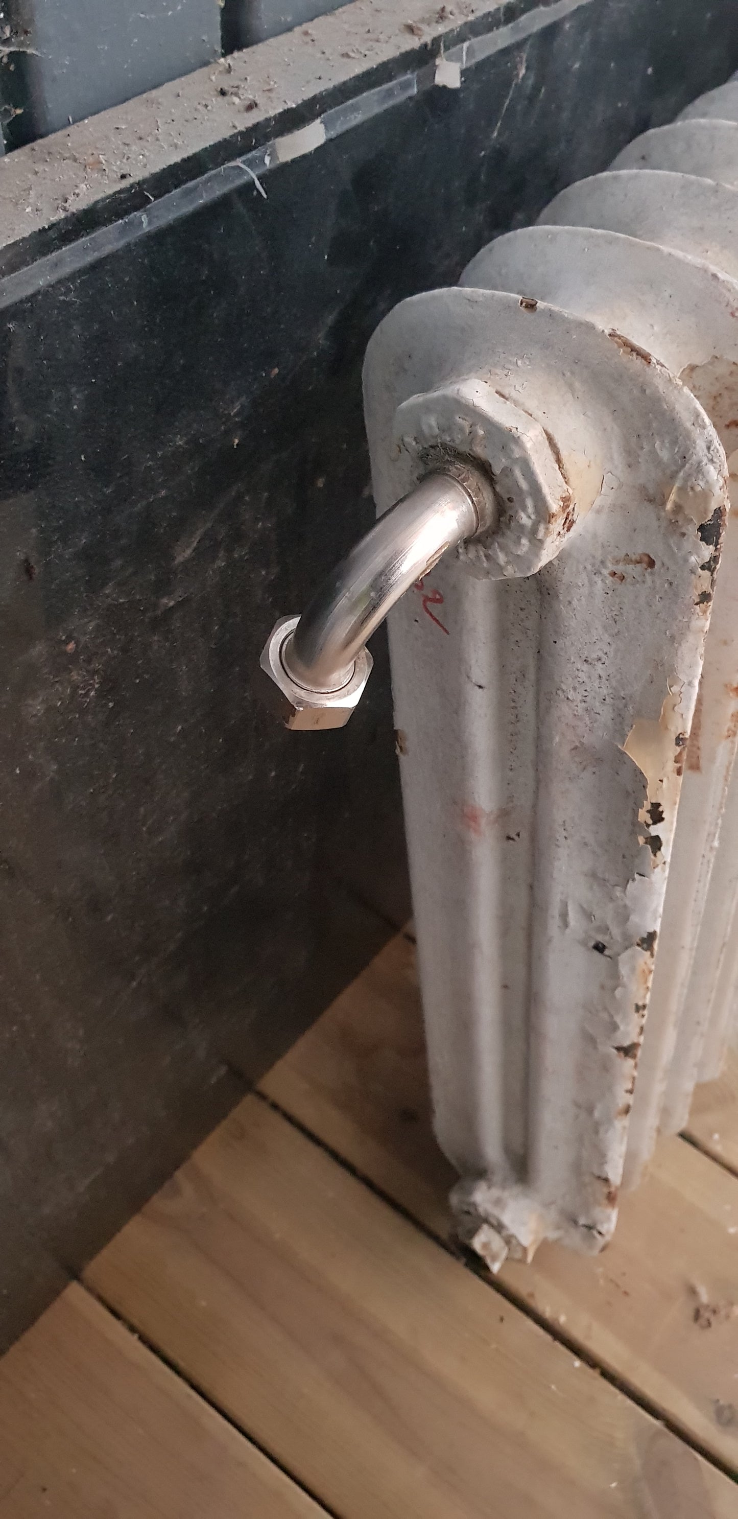 ARTIKELNUMMER 432 Fint gammal Element/Radiator B 70 H 58 D 13cm Pris 1500 KR