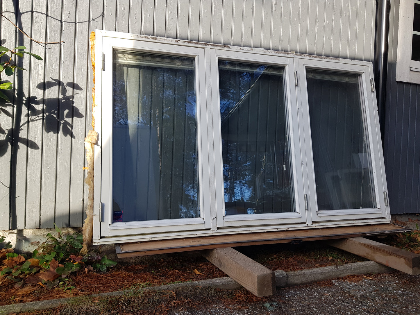 ART 555 B 195 H 117 PRIS 6500 KR 3glas mockfjärd