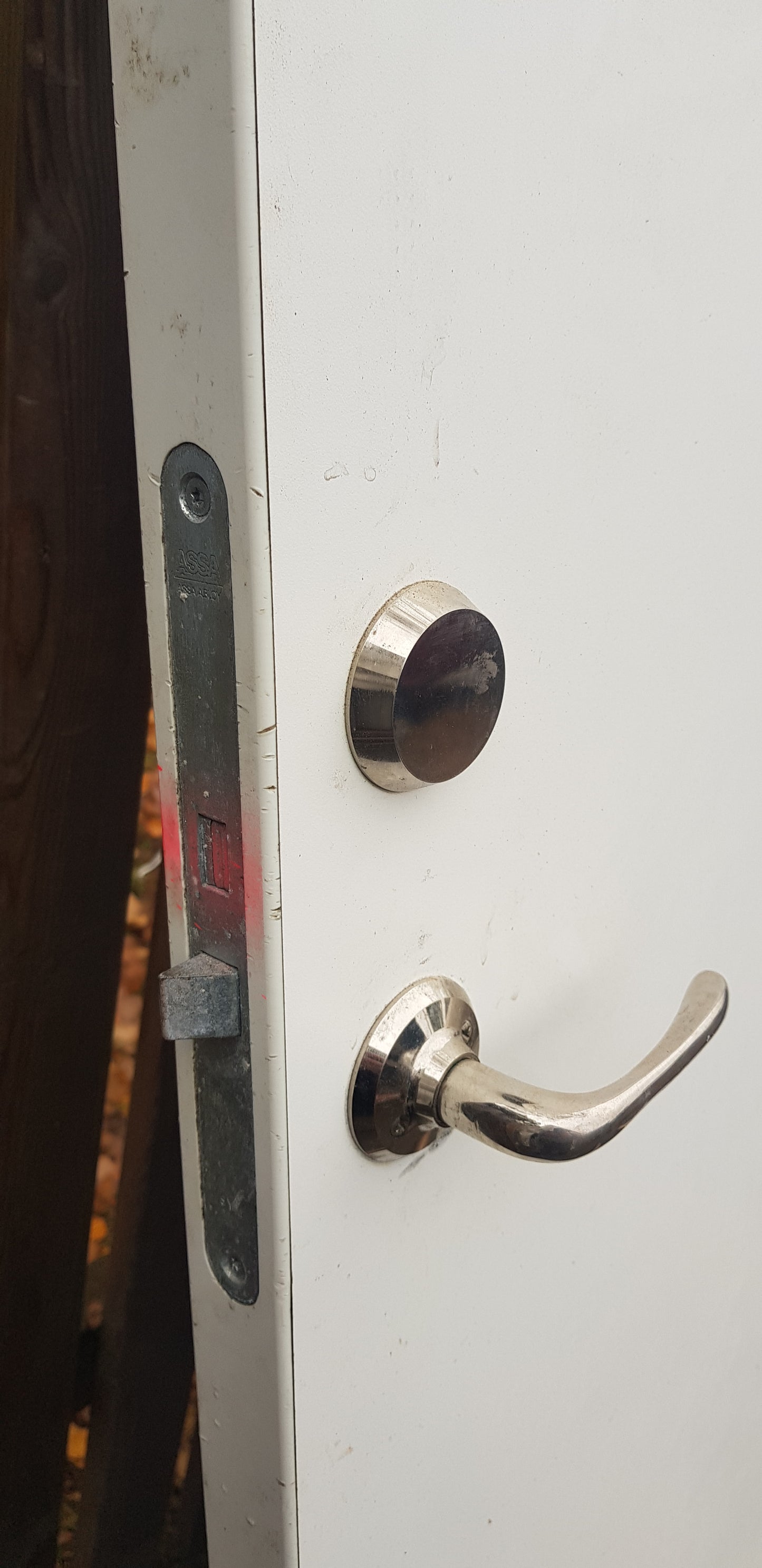 ARTIKELNUMMER 429 Daloc Ljud isolerad dörr komplett med karm Vänster hängd Öppnas utåt Yttermått: Bredd 90 cm Höjd 210 cm Pris: 2500 kr