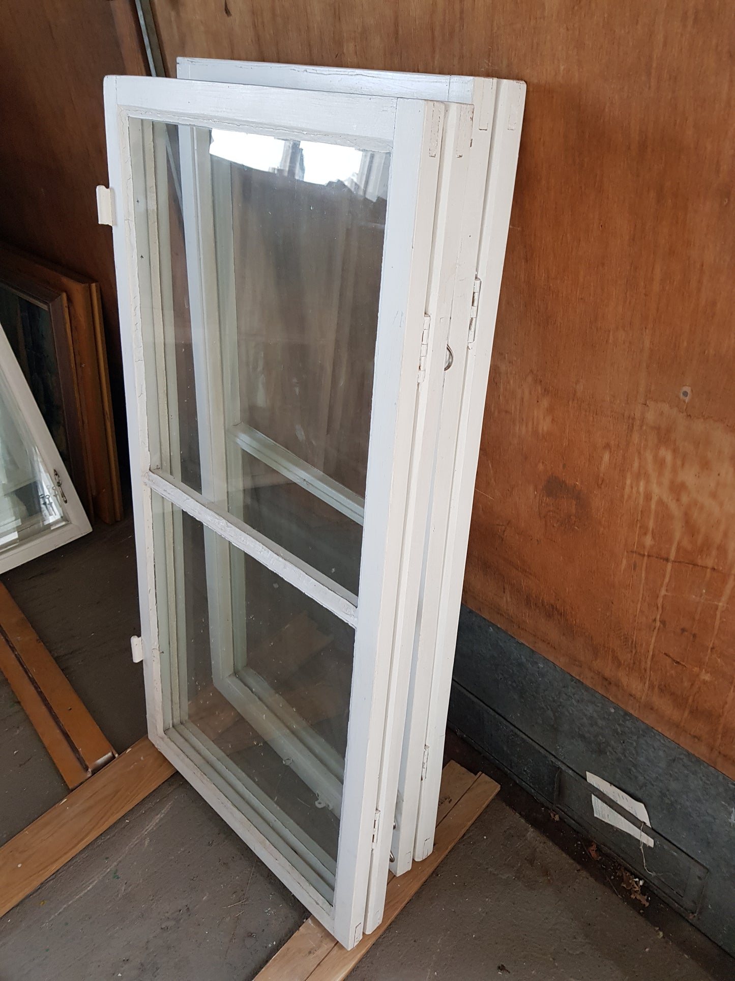 Art 852E    2st gamla fönster utan karm b 53.5 h107 1000kr st (Borlänge)