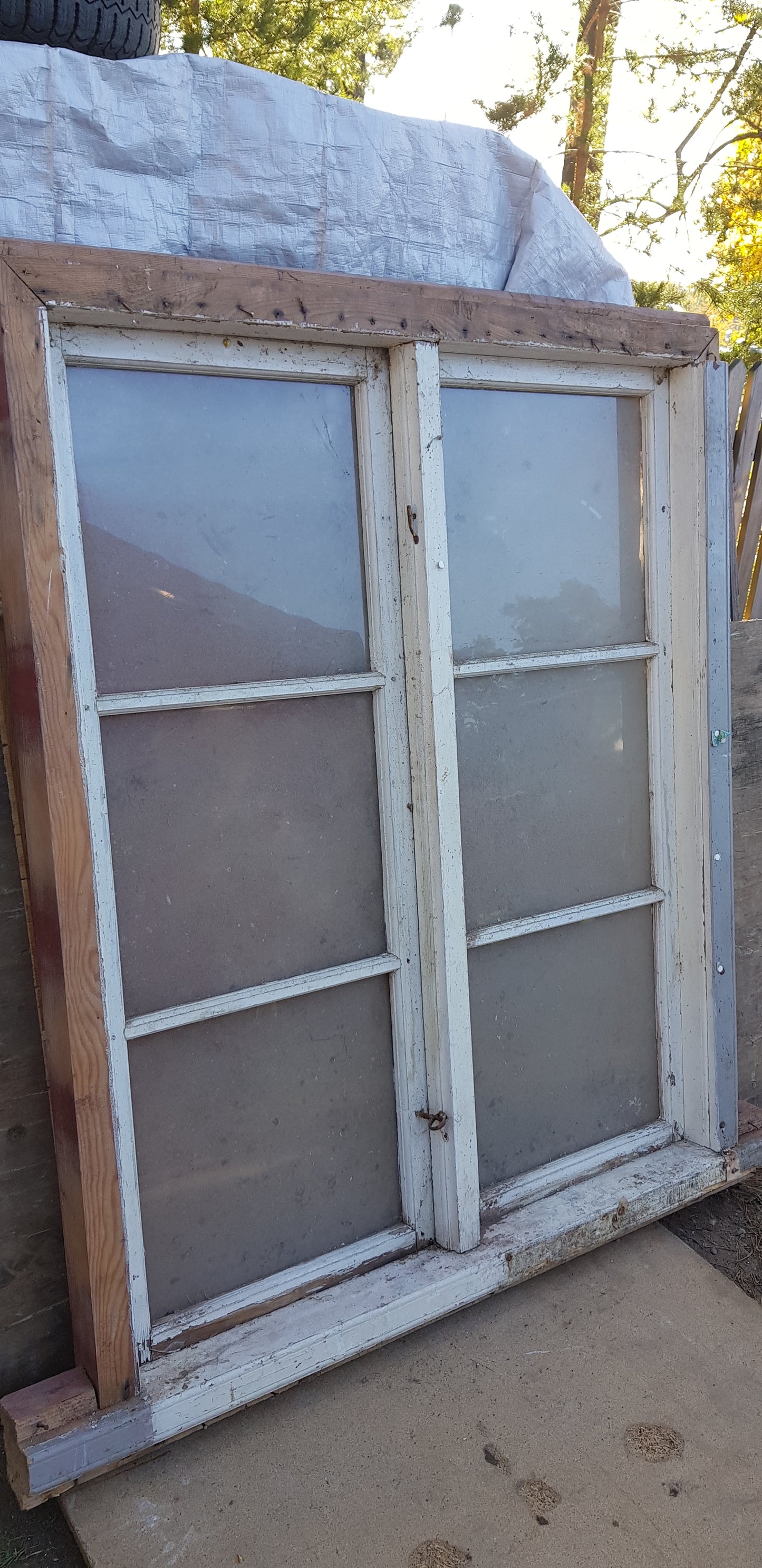 ARTIKELNUMMER 184  b104 h130. enkel glas med äkta spröjs.pris 2500kr