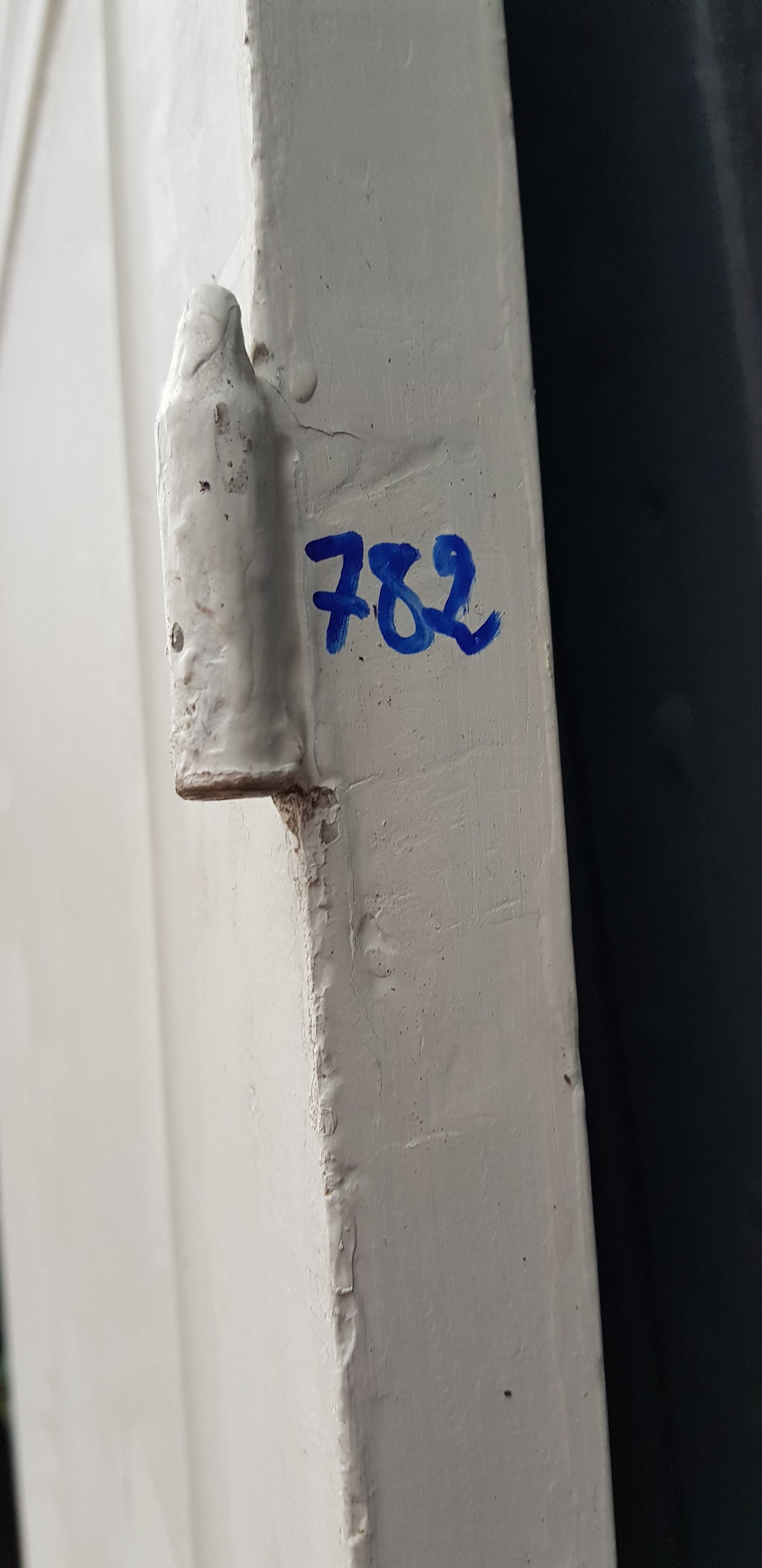 ART 782 B64.5 H188 D3.2 PRIS 2500 KR HÖGER
