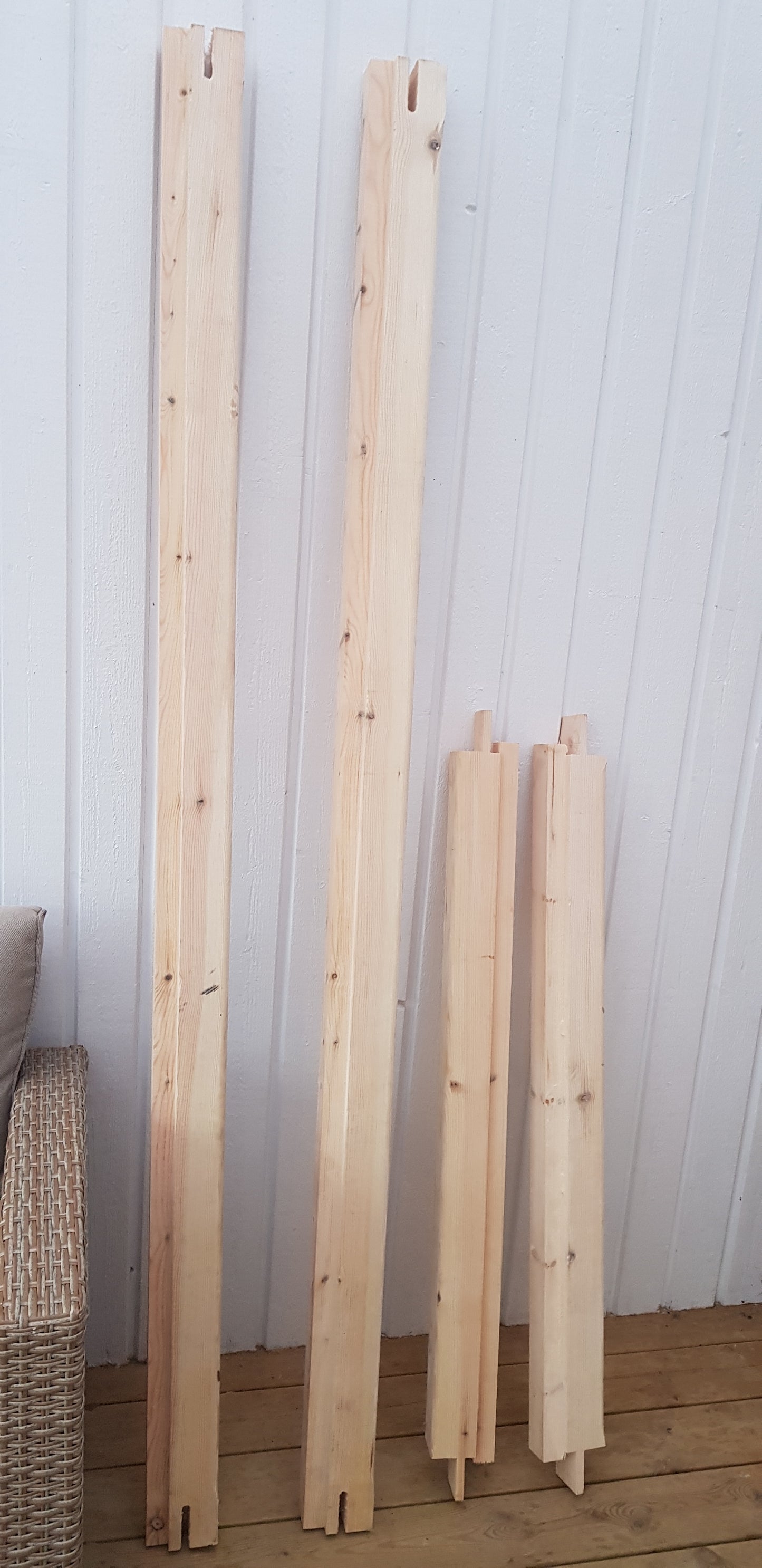 *Härlig och fin Antik pardörr komplett med nytillverkad karm Mått utan karm Bredd 47+56 cm Höjd 183 cm Djup dörrblad 3 cm Mått med karm: Bredd 112.5 cm Höjd 193.5 cm Djup 10 cm Pris pardörr: 9000 kr Pris nytillverkad karm: 1500 kr ARTIKELNUMMER 193