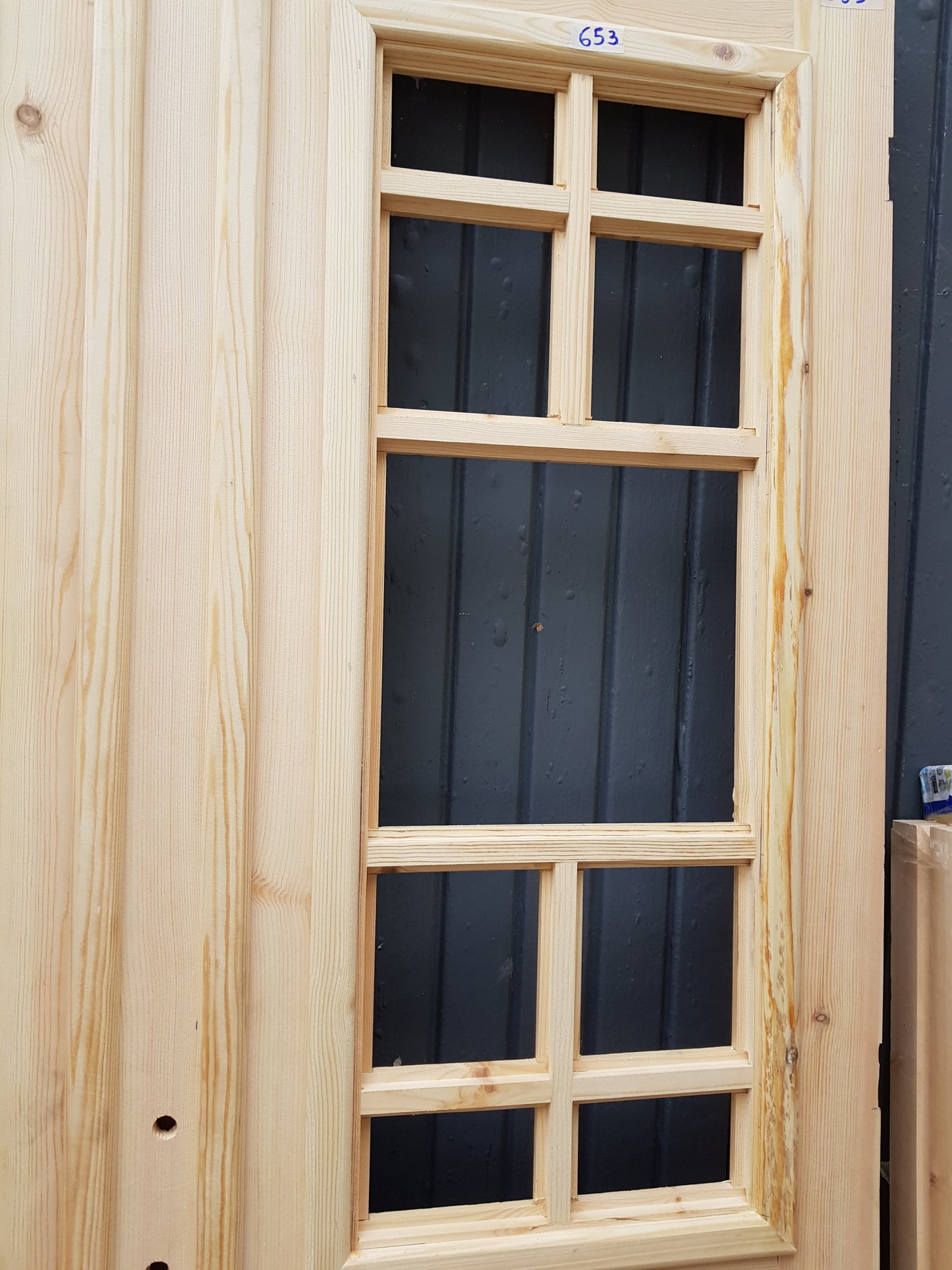 ART 653 Nytillverkad pardörr i gammal stil Mått B130 x H210 cm Öppnas utåt Handtag på höger sida Pris 15000 kr Tillkommer 1000 kr för gångjärn och låskista