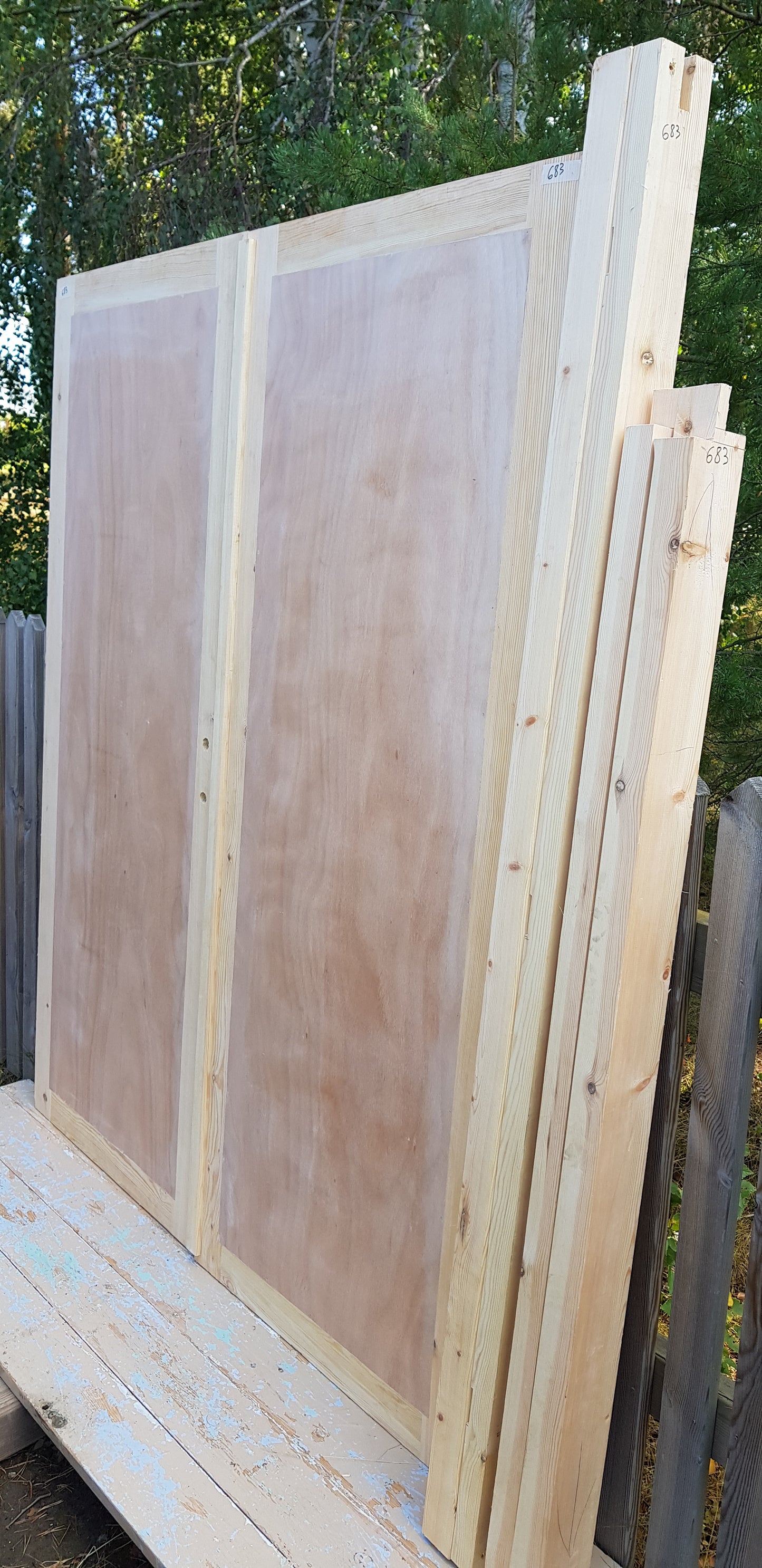 ART 683 Nytillverkad pardörr i gammal stil Mått B160 x H200 cm Öppnas utåt Handtag på höger sida Pris 15000 kr Tillkommer 1000 kr för gångjärn och låskista