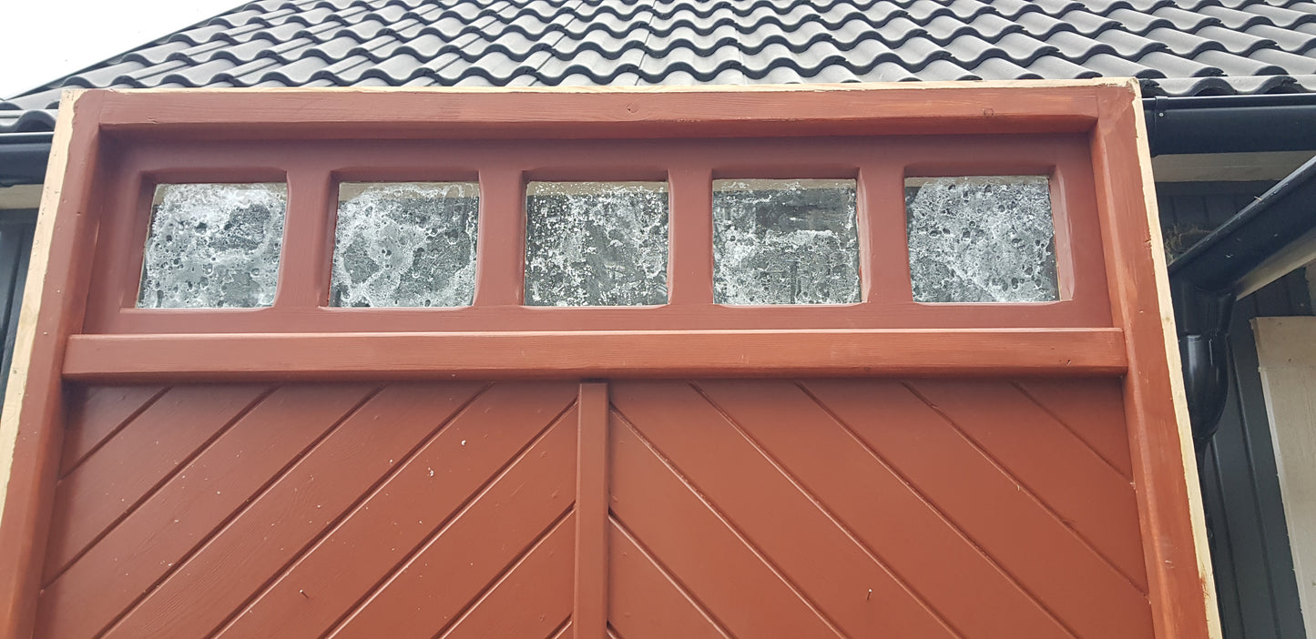 ART 829 - Nytillverkad pardörr i gammal stil med överljus Mått B145 x H245.5 cm Öppnas utåt Handtag på höger sida Pris 17000 kr Tillkommer 1000 kr för gångjärn och låskista