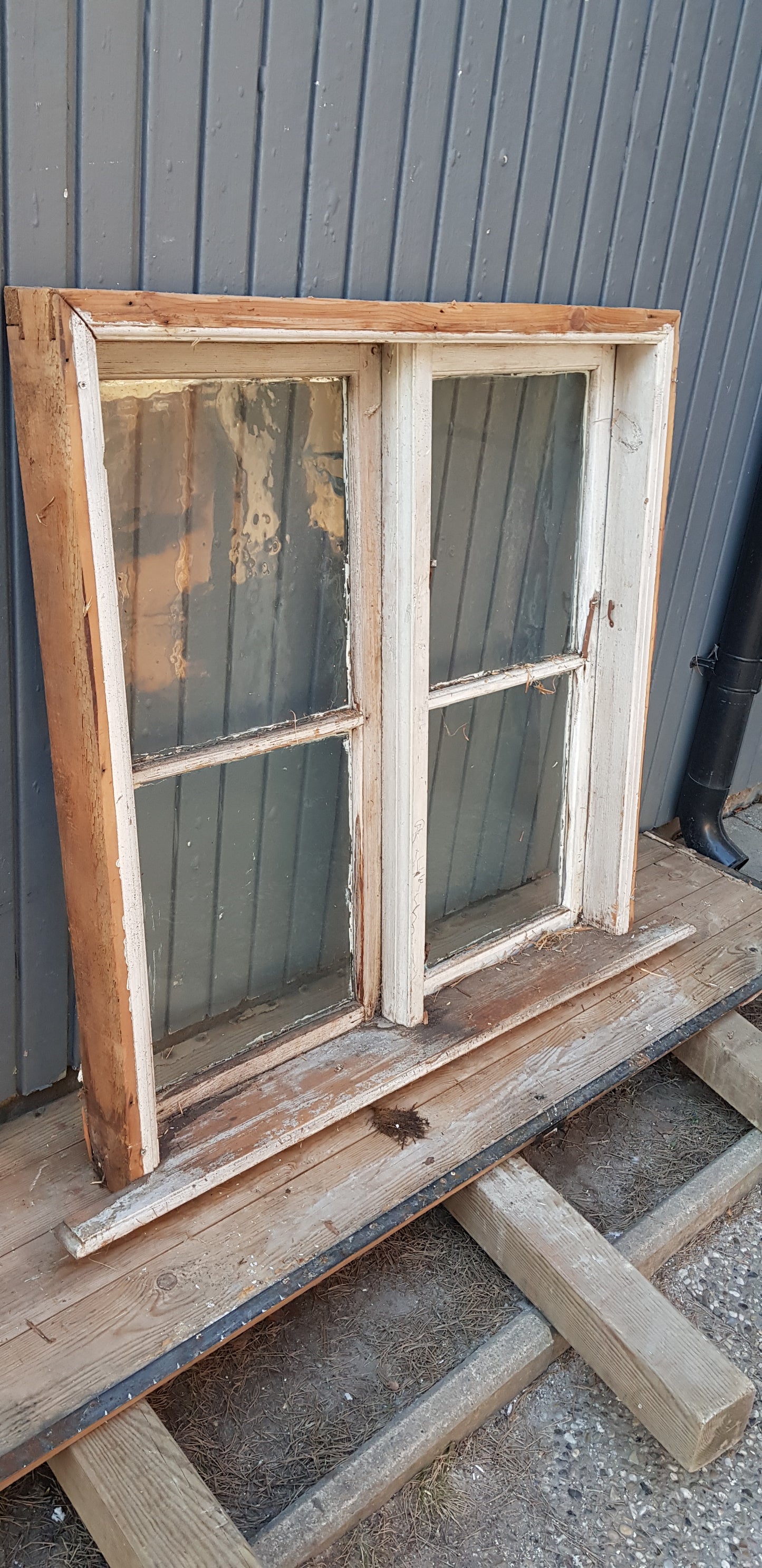 Art 256E b101 h105 d10 3500kr munblåst