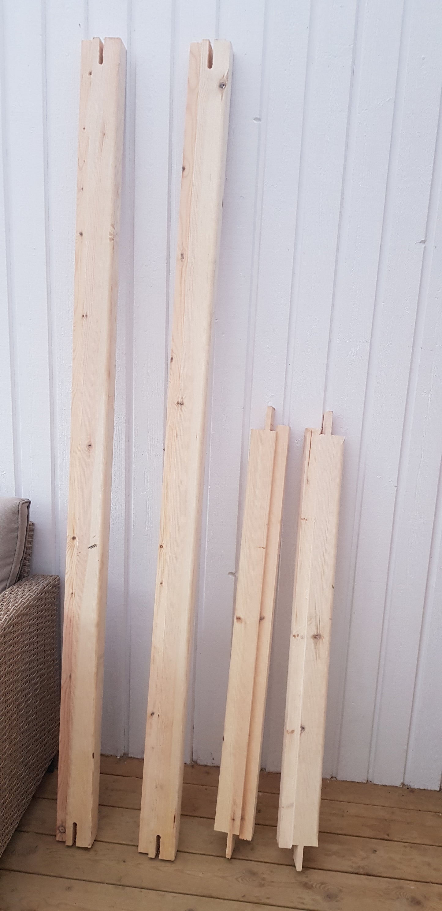 *Härlig och fin Antik pardörr komplett med nytillverkad karm Mått utan karm Bredd 47+56 cm Höjd 183 cm Djup dörrblad 3 cm Mått med karm: Bredd 112.5 cm Höjd 193.5 cm Djup 10 cm Pris pardörr: 9000 kr Pris nytillverkad karm: 1500 kr ARTIKELNUMMER 193
