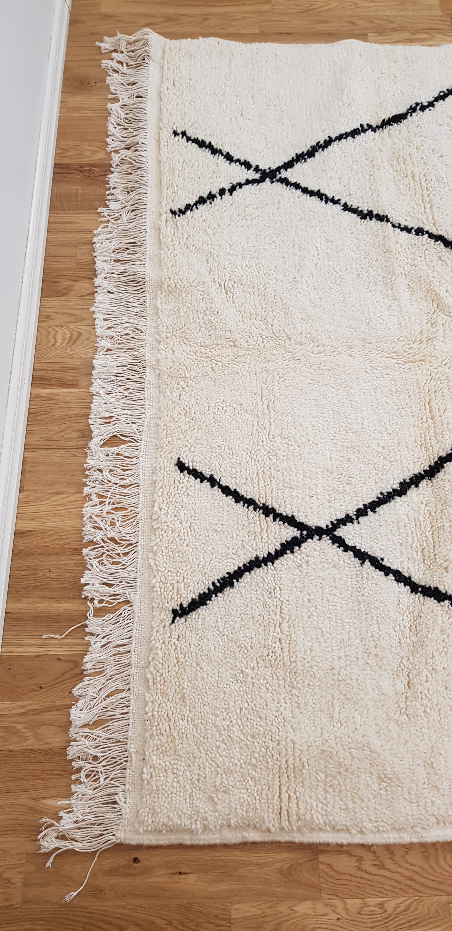 ARTIKELNUMMER 404 Helt ny handknuten Beni ourain ull Matta. 