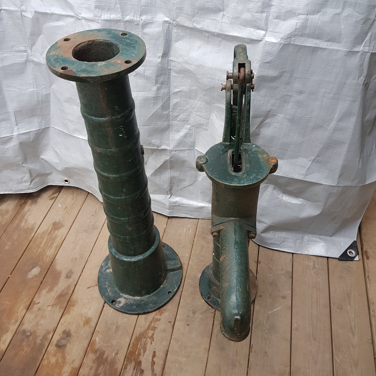 ARTIKELNUMMER 335 Fin vattenpump med mått 135 cm i höjd. Pris: 1200kr 